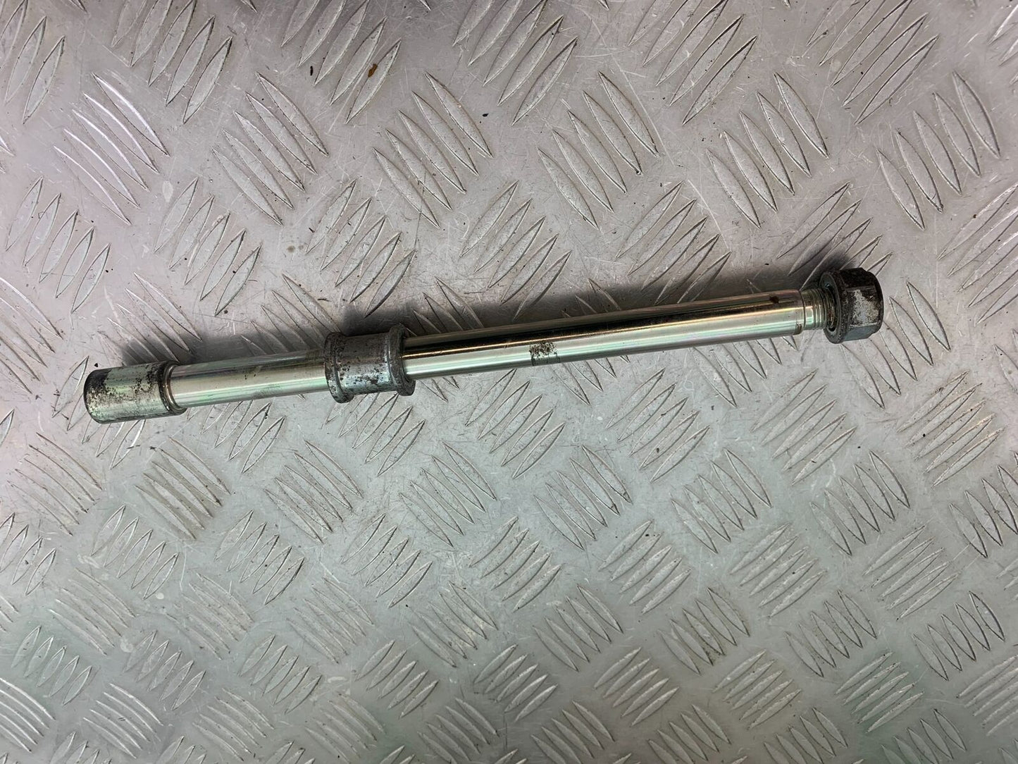 HONDA VT1100 C SHADOW SPIRIT REAR WHEEL SPINDLE 2002-2003 (CMB1035)