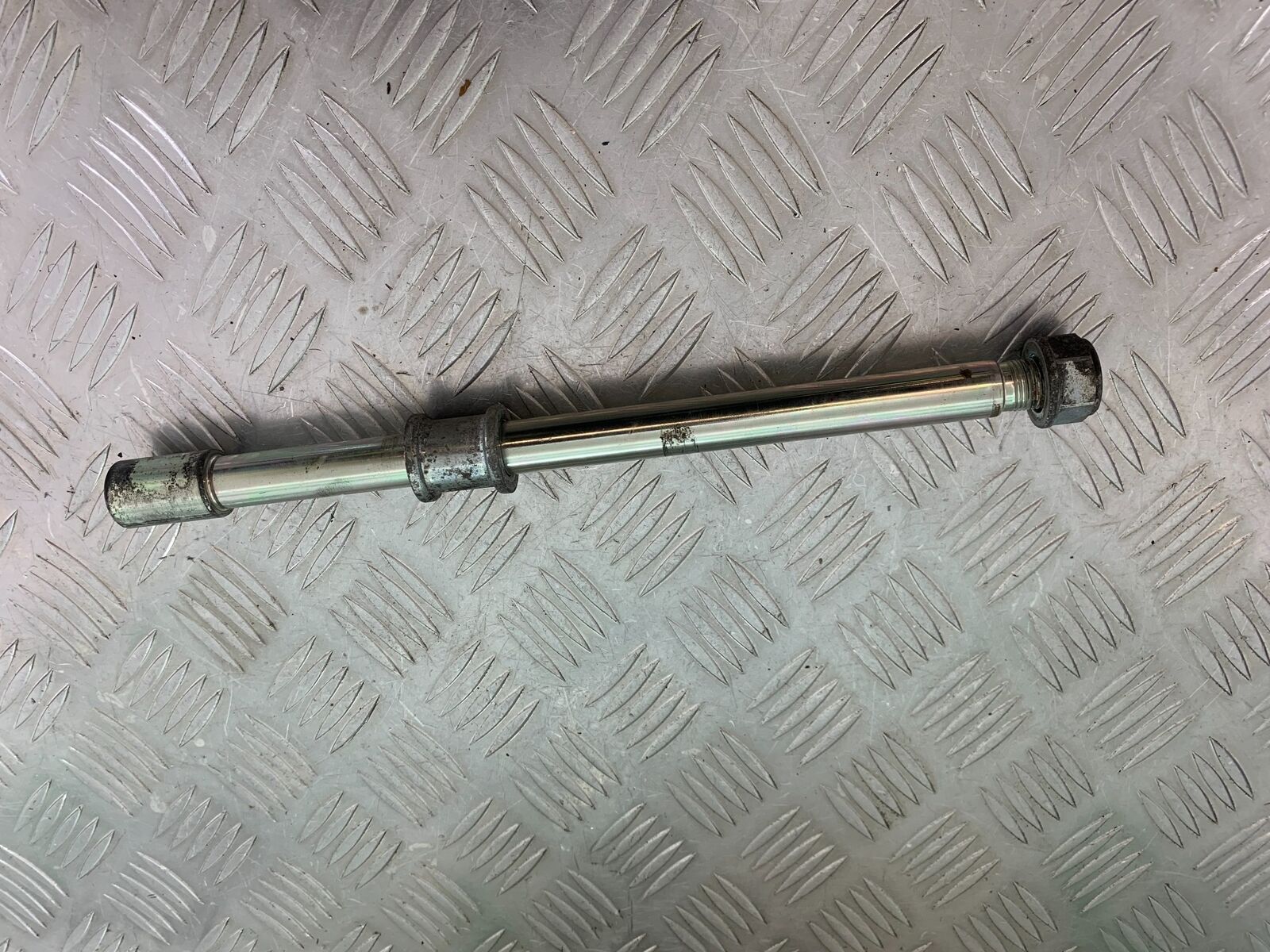 HONDA VT1100 C SHADOW SPIRIT REAR WHEEL SPINDLE 2002-2003 (CMB1035)