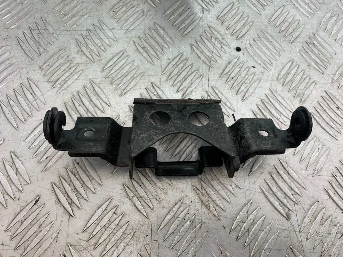 SUZUKI GSXR600 GSXR 600 SRAD PETROL TANK BRACKET  YEAR 1997-2000 (CMB1276)