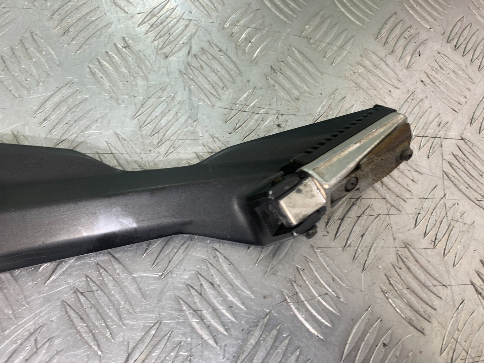 YAMAHA XJ6 XJ6-S FRONT LEFT HANGER  YEAR 2009-2015  (CMB1212)