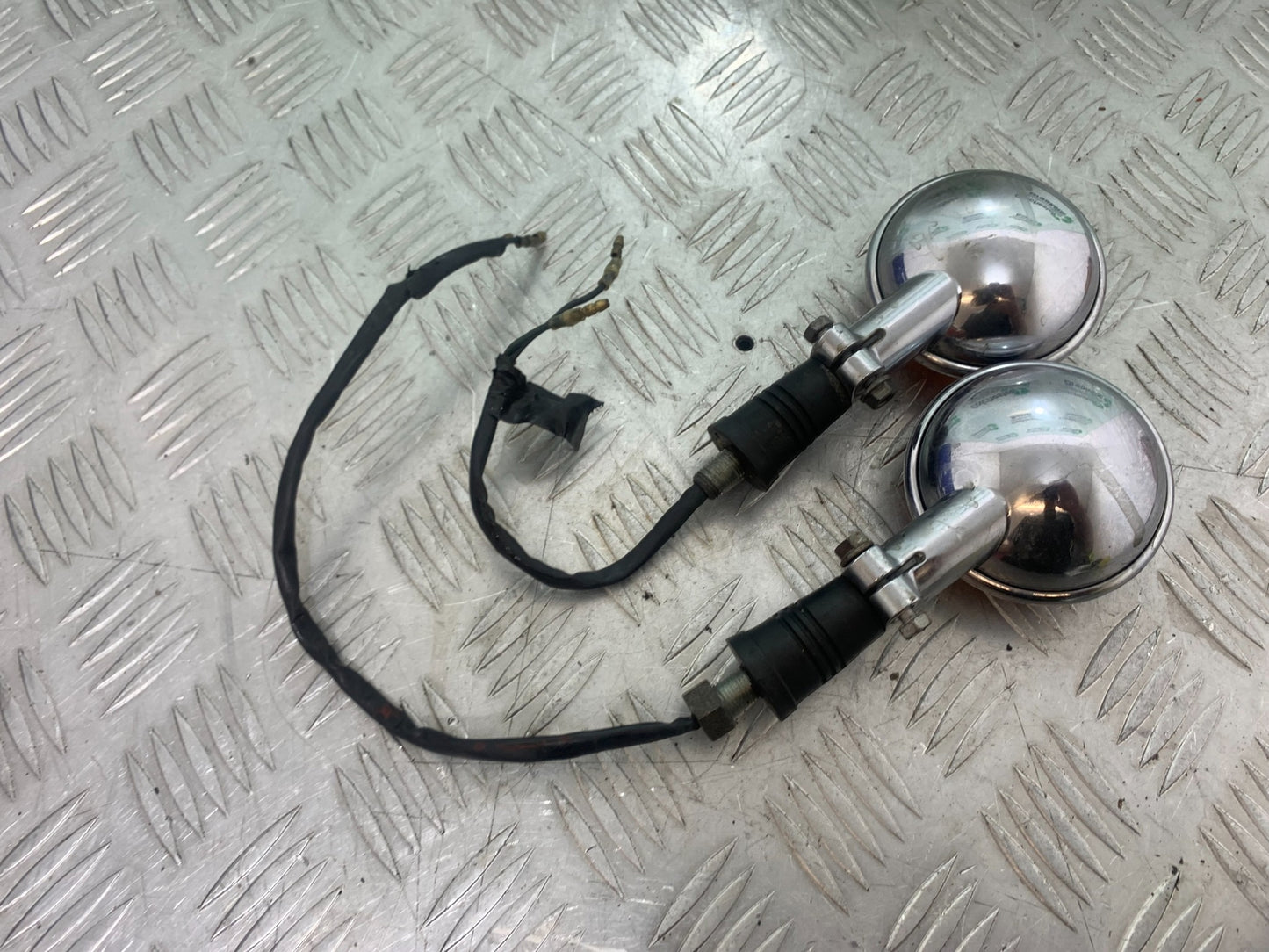 YAMAHA XV535 XV 535 VIRAGO FRONT INDICATORS   YEAR 1994-02 (CMB1162)