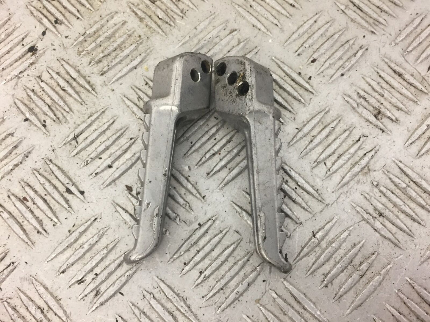 KAWASAKI ZX6R C1H REAR PEGS  YEAR 2005 2006 (STOCK 519)