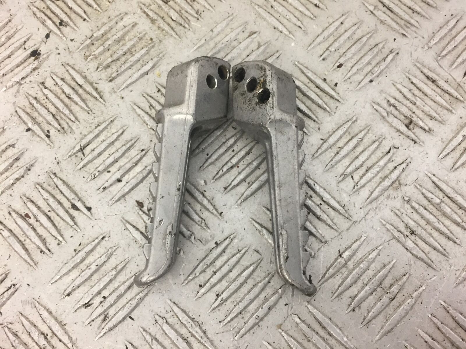 KAWASAKI ZX6R C1H REAR PEGS  YEAR 2005 2006 (STOCK 519)