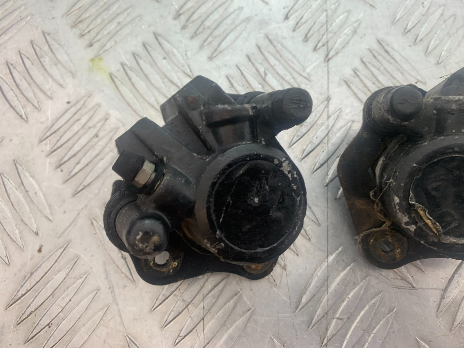 KAWASAKI GT550 GT 550 FRONT BRAKE CALIPERS  YEAR 1984-87 (CMB1141)