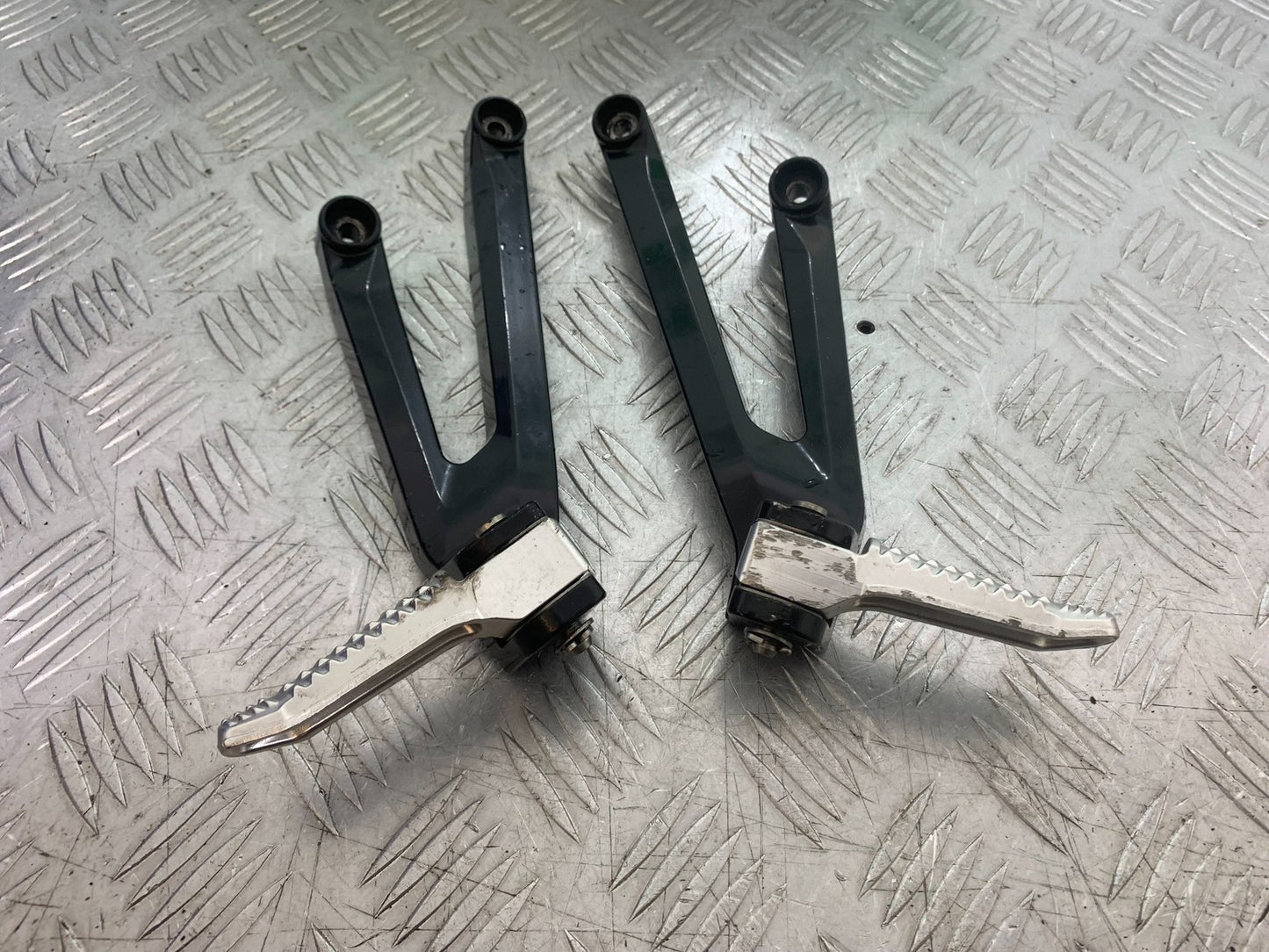 BMW S1000 RR REAR HANGER AND PEGS  YEAR 2015-2018 (CMB1246)