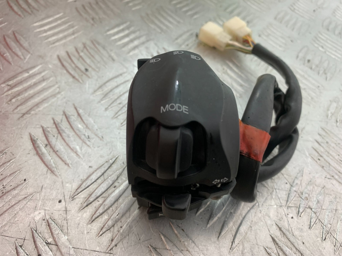 APRILIA TUONO 1000 V4R LEFT SWITCH GEAR   YEAR 2011-13  (CMB1331)