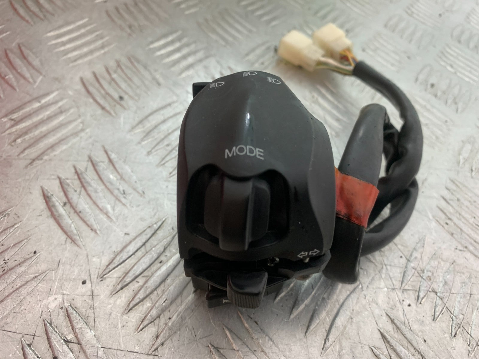APRILIA TUONO 1000 V4R LEFT SWITCH GEAR   YEAR 2011-13  (CMB1331)