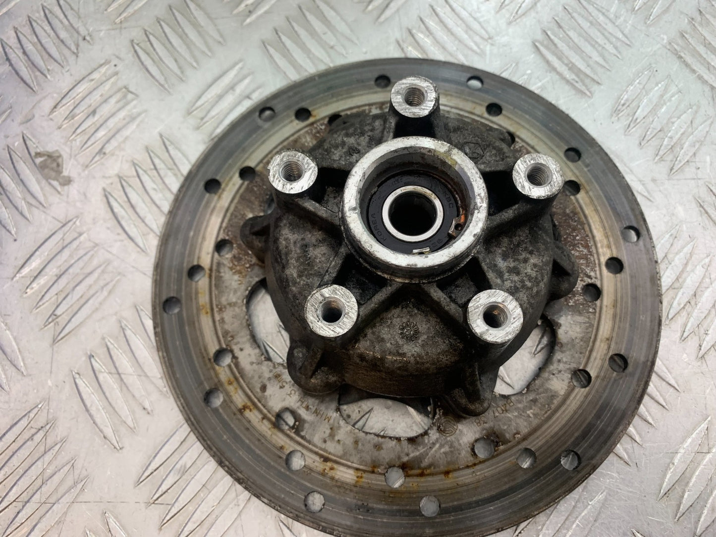 PIAGGIO VESPA GTS 125 FRONT DISC AND HUB  YEAR 2009-2014  (CMB1261)