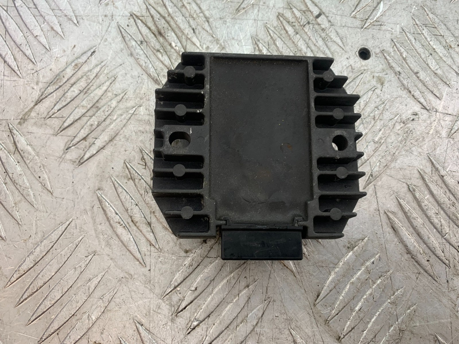 YAMAHA YZF R1 REGULATOR   YEAR 1998-99 (CMB1291)