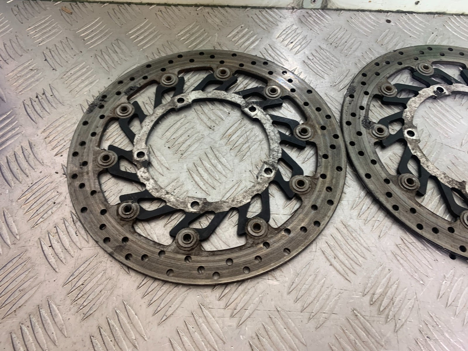 YAMAHA YZF R1 14 B BIG BANG FRONT BRAKE DISCS   2009-14 (CMB1175)