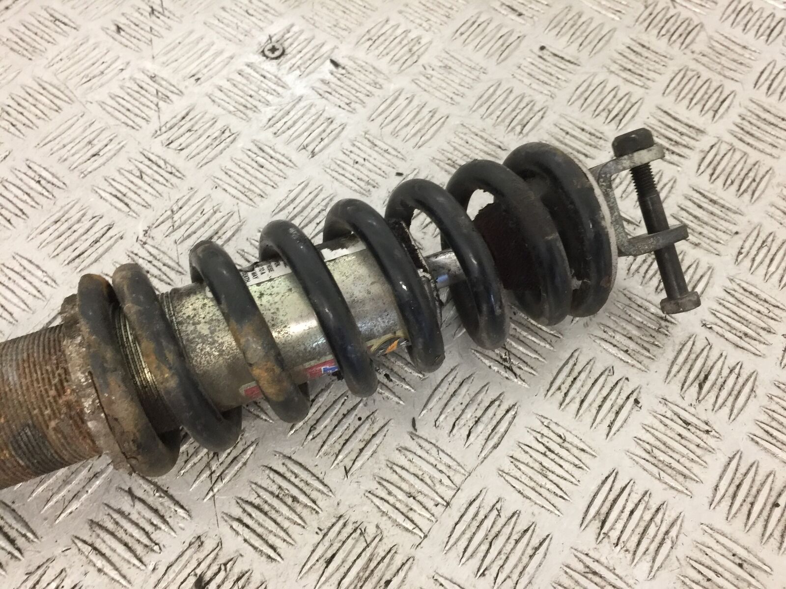 VICTORY V92 C REAR SHOCK YEAR 2004 (STOCK 765)