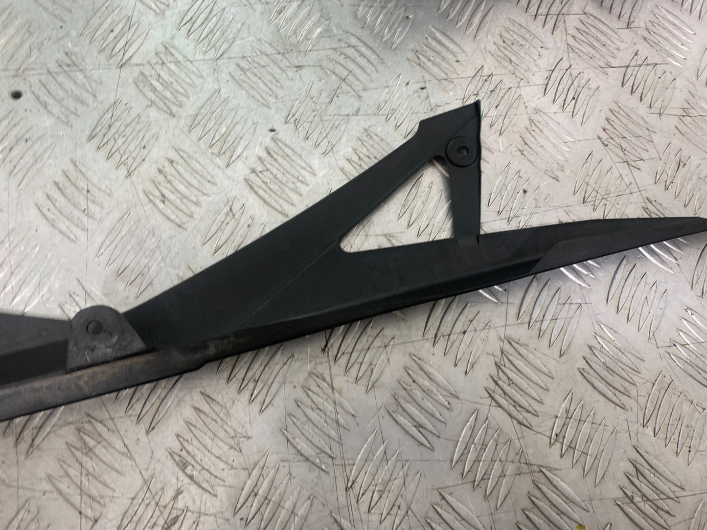YAMAHA XJ6 XJ6-S CHAIN GUARD  YEAR 2009-2015  (CMB1212)