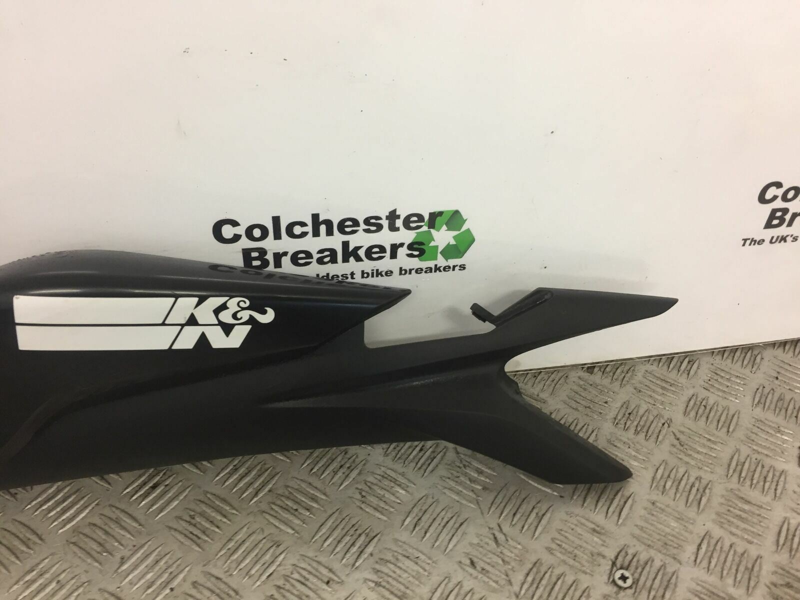 HONDA CBR125 CBR 125 LEFT SEAT PANEL    YEAR 2011-2014