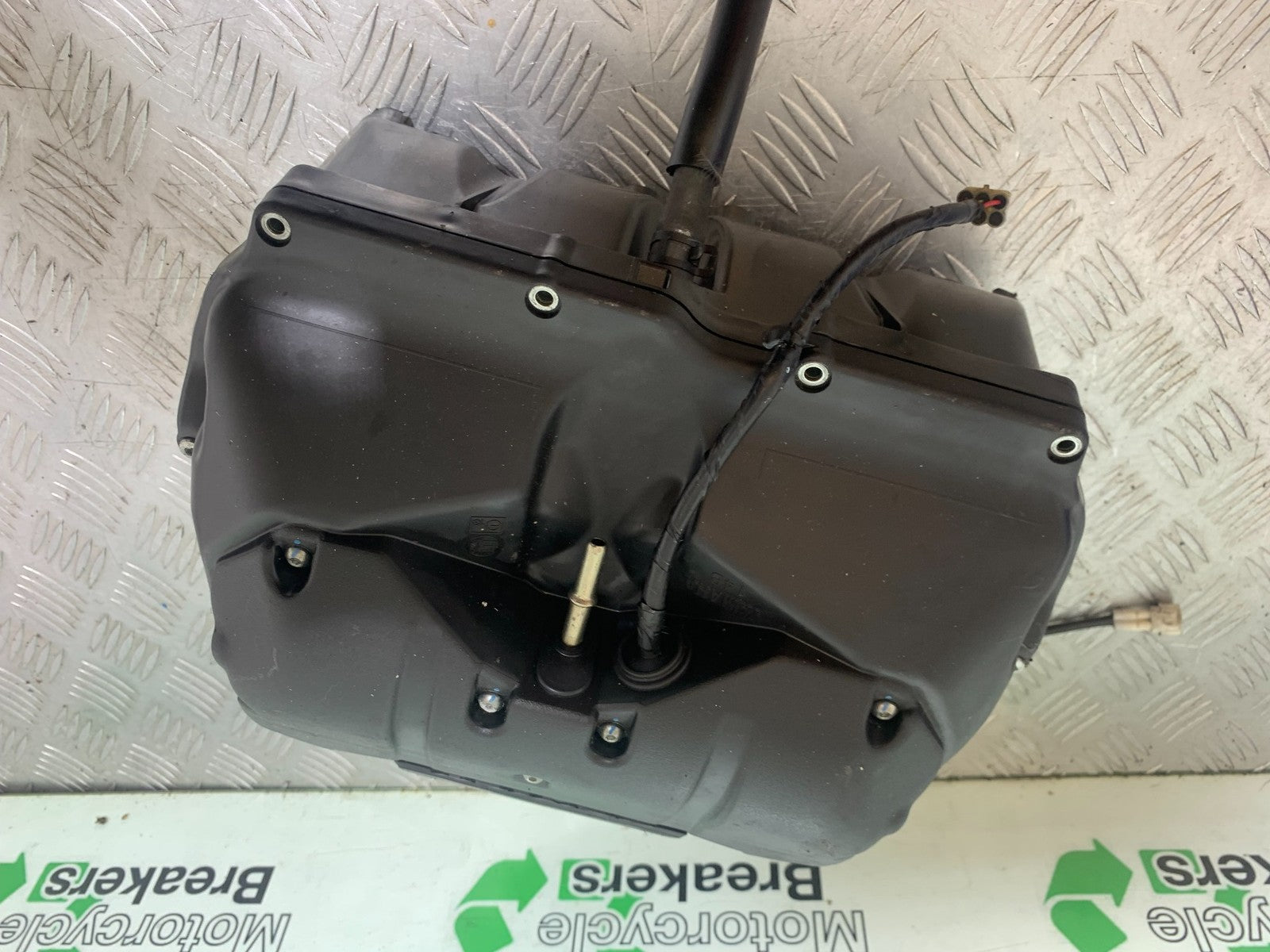 YAMAHA YZF R1 14 B BIG BANG AIRBOX    2009-14 (CMB1175)