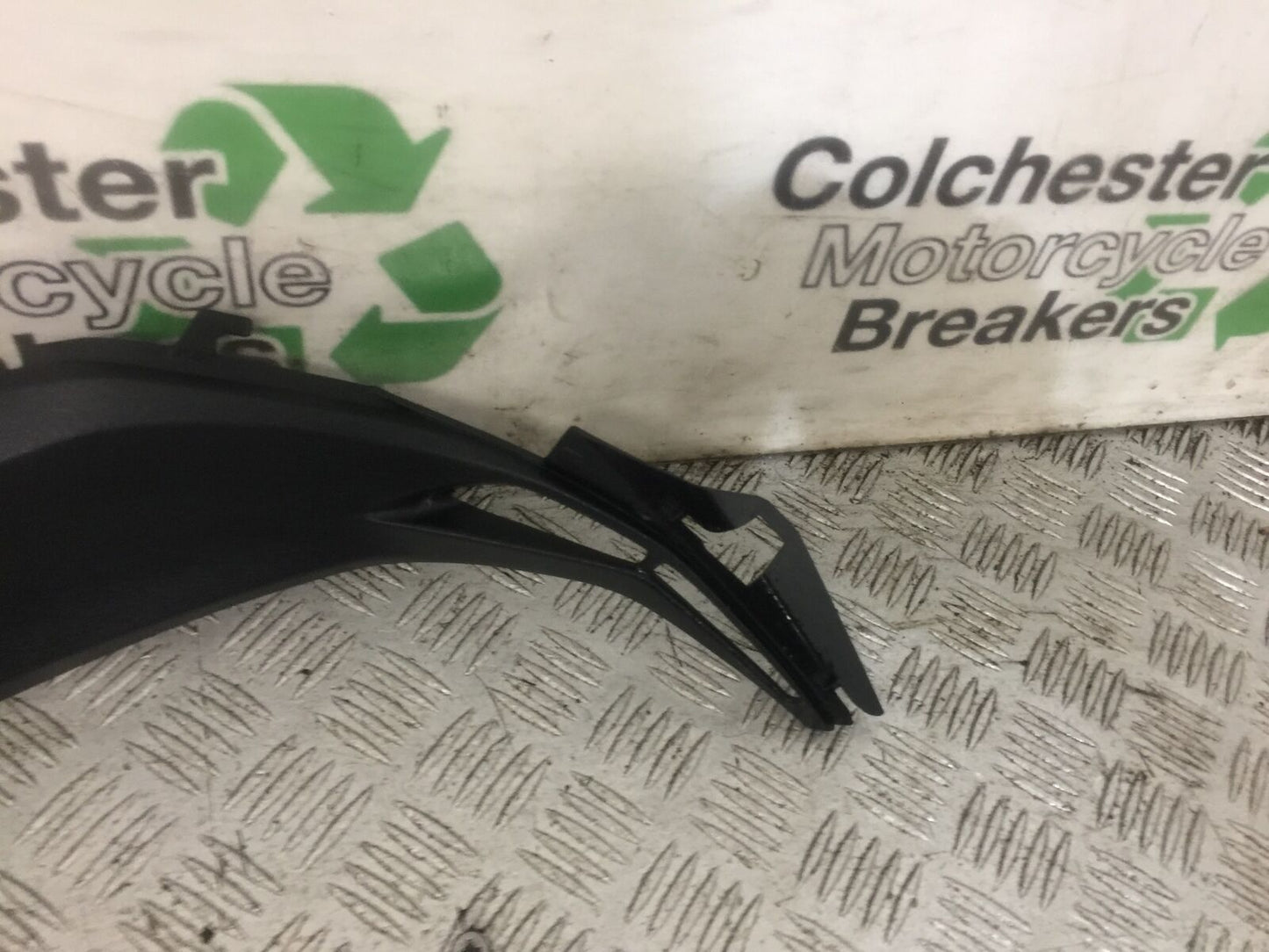 KAWASAKI Z800 Z 800 RIGHT TANK INFILL PANEL  YEAR 2015  (STOCK 874)