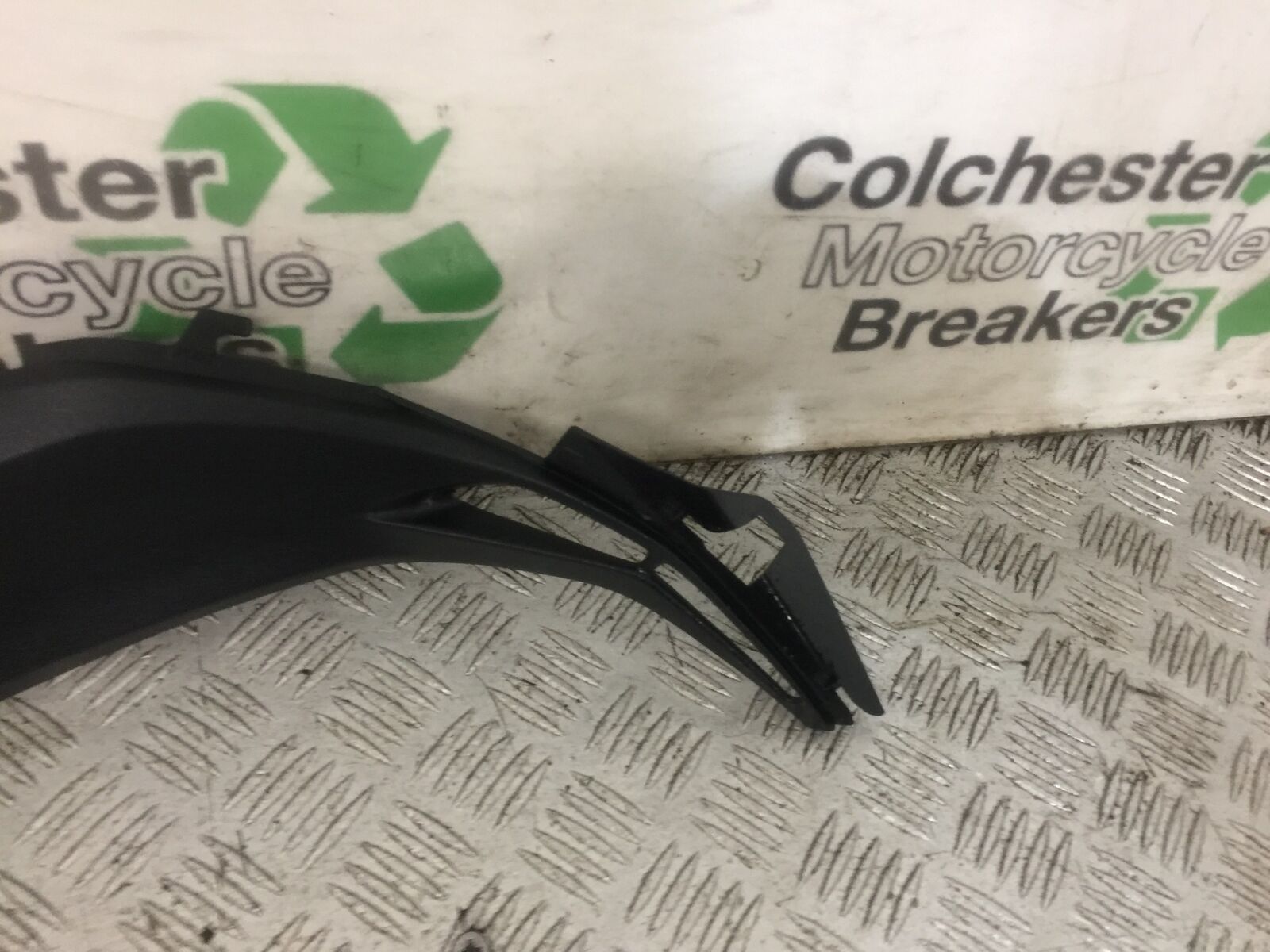 KAWASAKI Z800 Z 800 RIGHT TANK INFILL PANEL  YEAR 2015  (STOCK 874)
