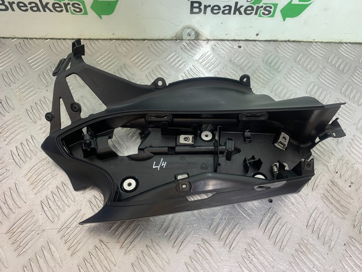 DUCATI 1299 PANIGALE RIGHT INNER INFILL COVER   YEAR 2016 (CMB 1187)