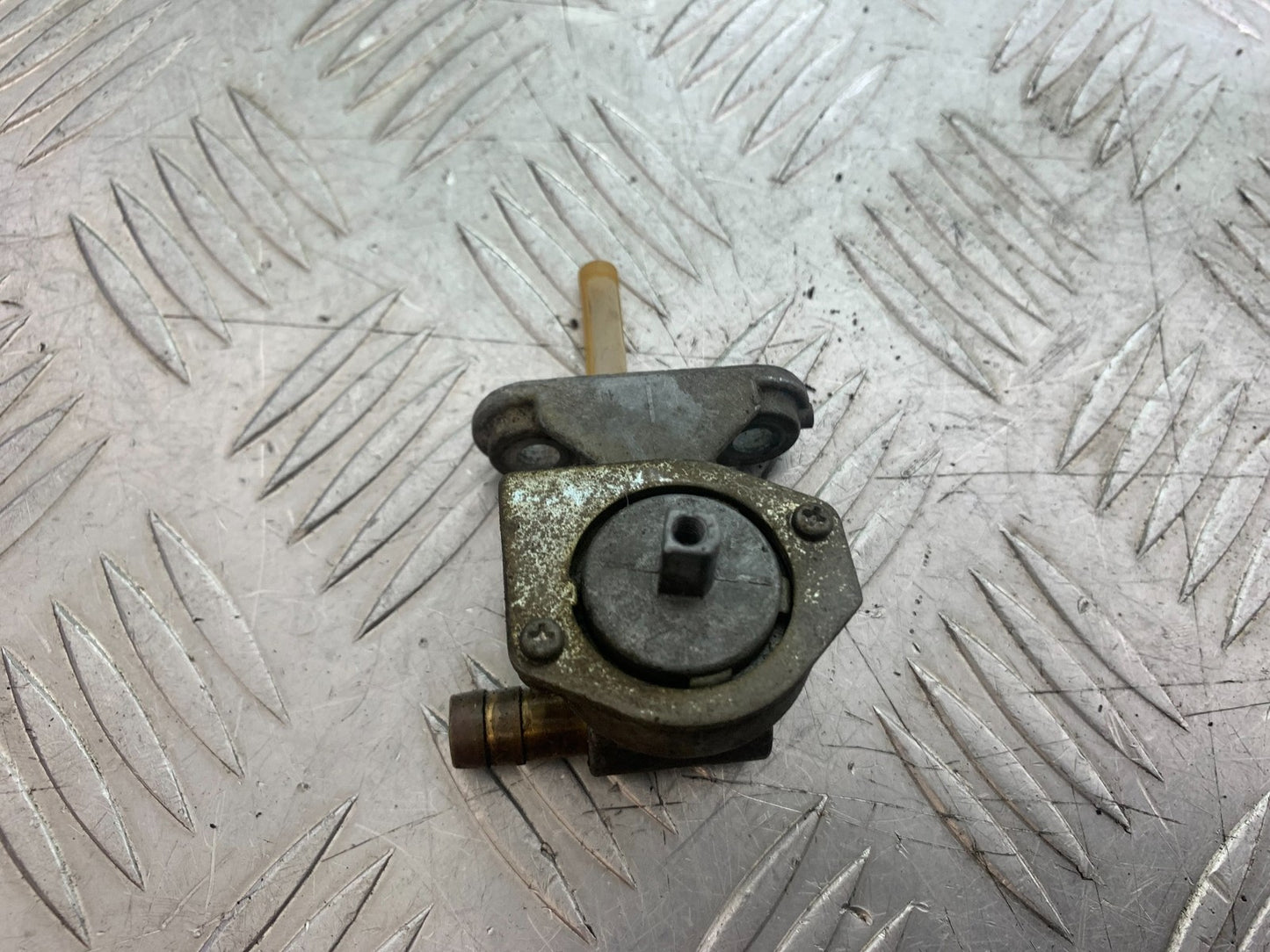 KAWASAKI ZX9R ZX9 E1 PETROL TAP  YEAR 2000-01 (CMB1171)