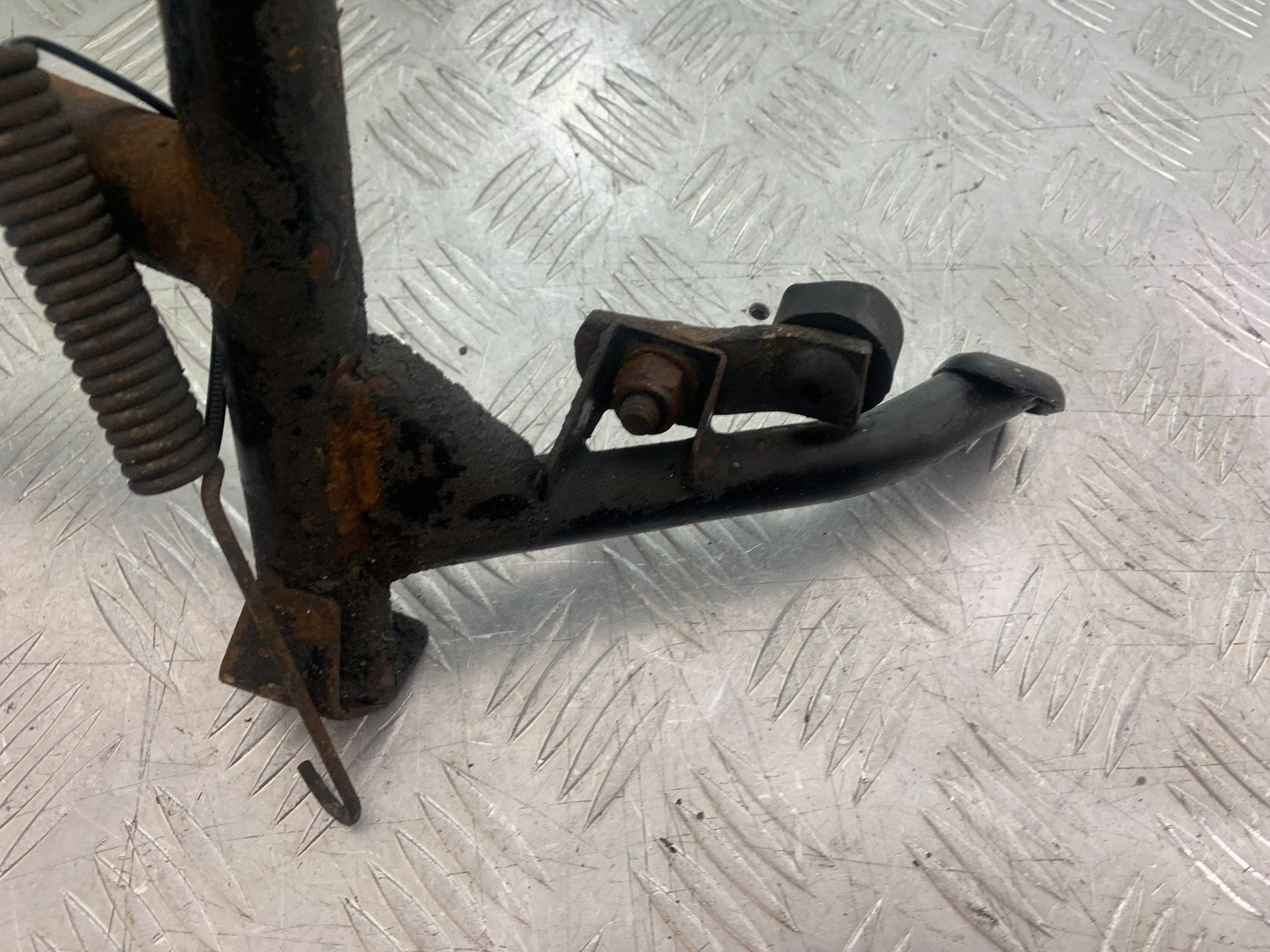 KAWASAKI GPZ600 GPZ 600 CENTER STAND  YEAR 1988-90 (CMB1258)