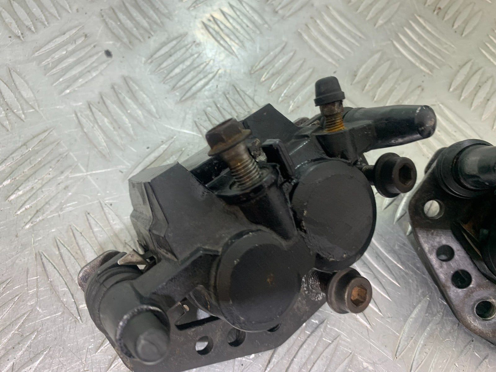 SUZUKI GSX1100 G GSX 1100 G FRONT BRAKE CALIPERS  1991-1996 (CMB1283)