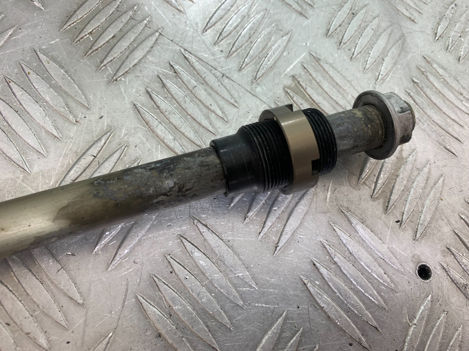 KAWASAKI ZX10R ZX 10R SWINGARM SPINDLE   YEAR 2011-2015 (CMB1154)