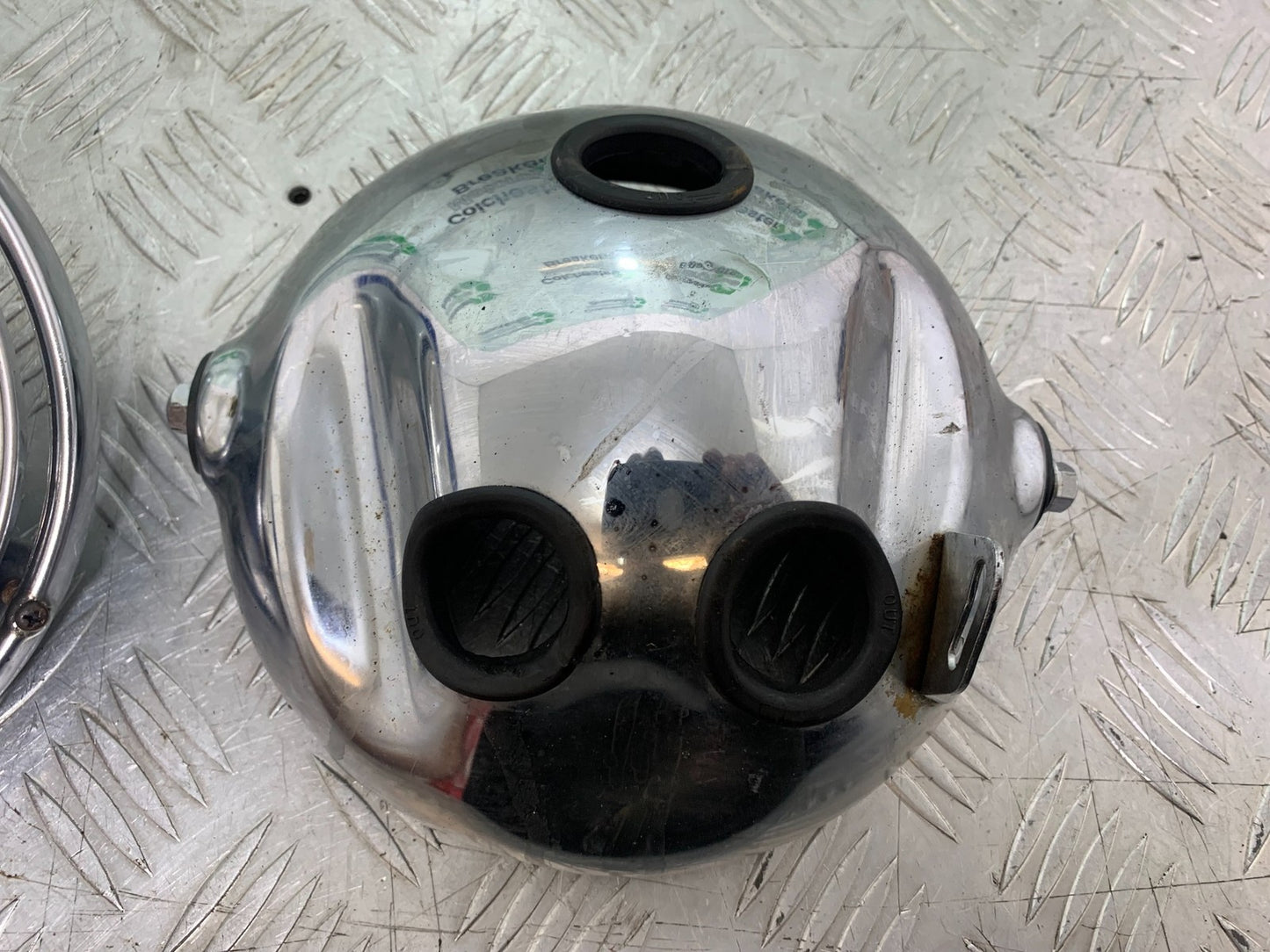 SUZUKI GSF1200 GSF 1200 BANDIT HEADLIGHT AND BACKING YEAR 2001-2004 (CMB1188)