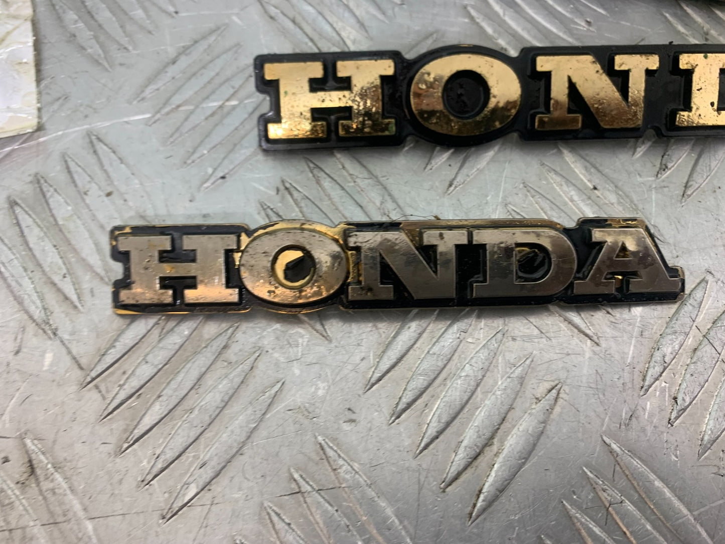 HONDA GL500 GL 500 SILVERWING BADGES  YEAR 1981-82 (CMB1168)