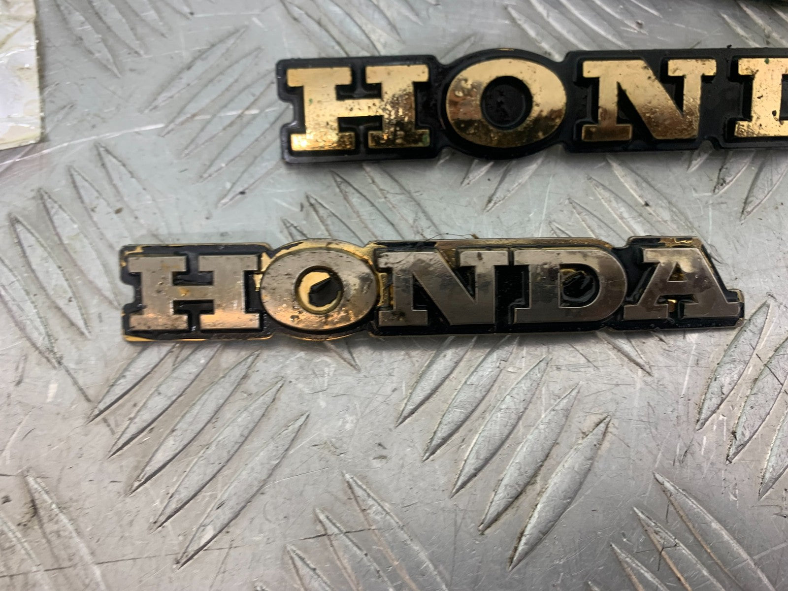 HONDA GL500 GL 500 SILVERWING BADGES  YEAR 1981-82 (CMB1168)