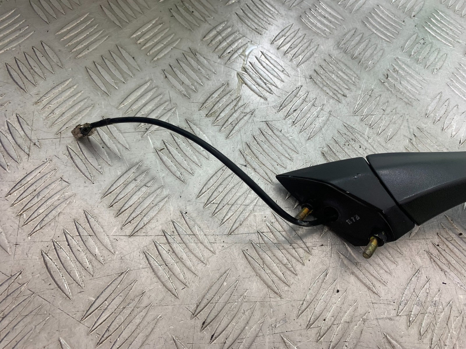 TRIUMPH 1050 SPRINT GT RIGHT MIRROR YEAR 2010-2016 (CMB1250)