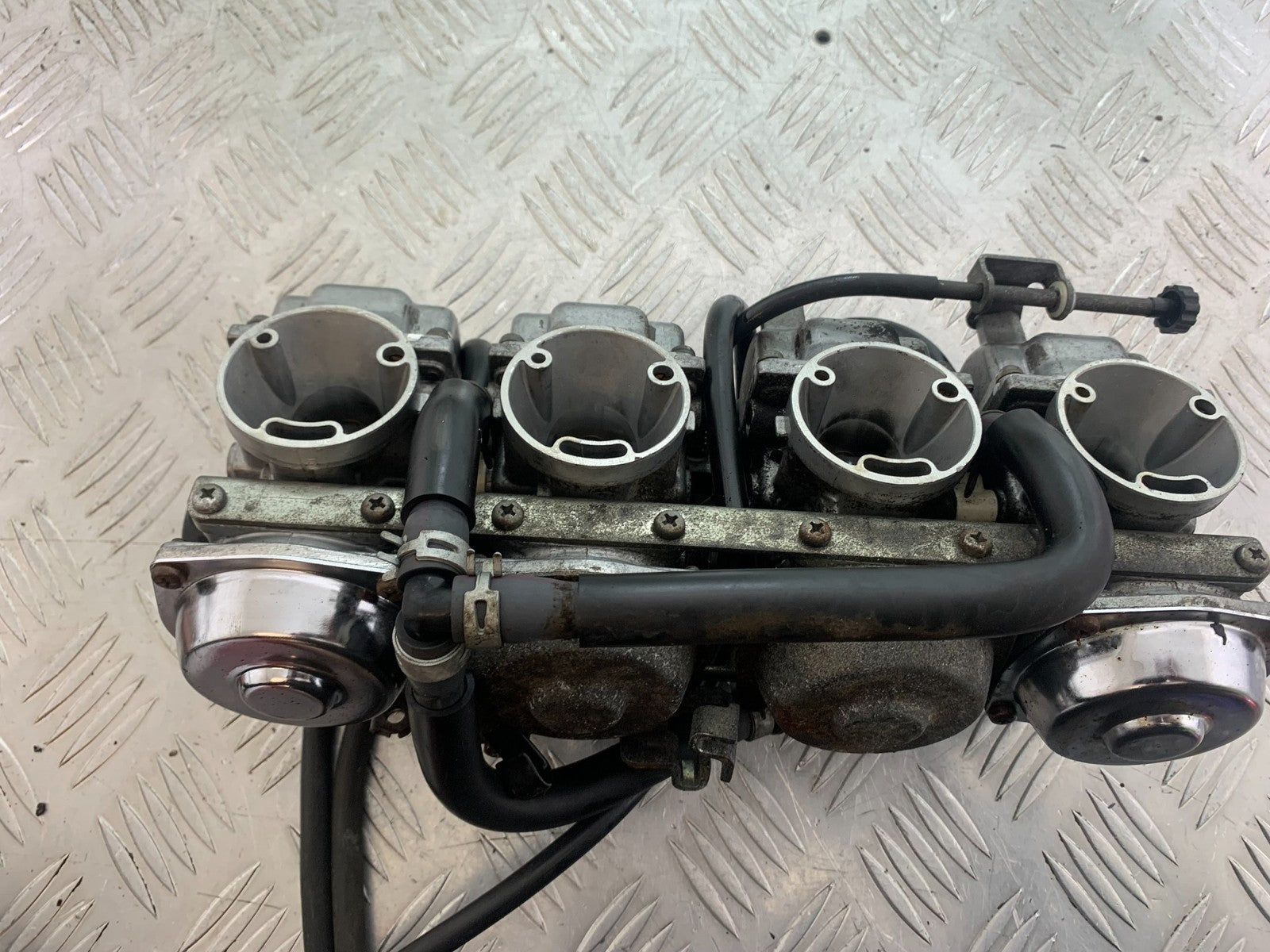 YAMAHA XJR1300 XJR 1300 CARBS  YEAR 1999-2003 (CMB1119)