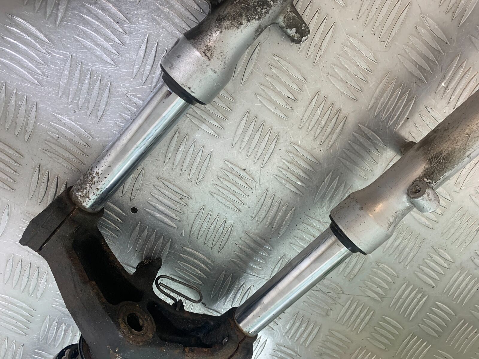 SUZUKI AN 200 UN 200 BURGMAN FORKS  YEAR 2007-09 (CMB1128)