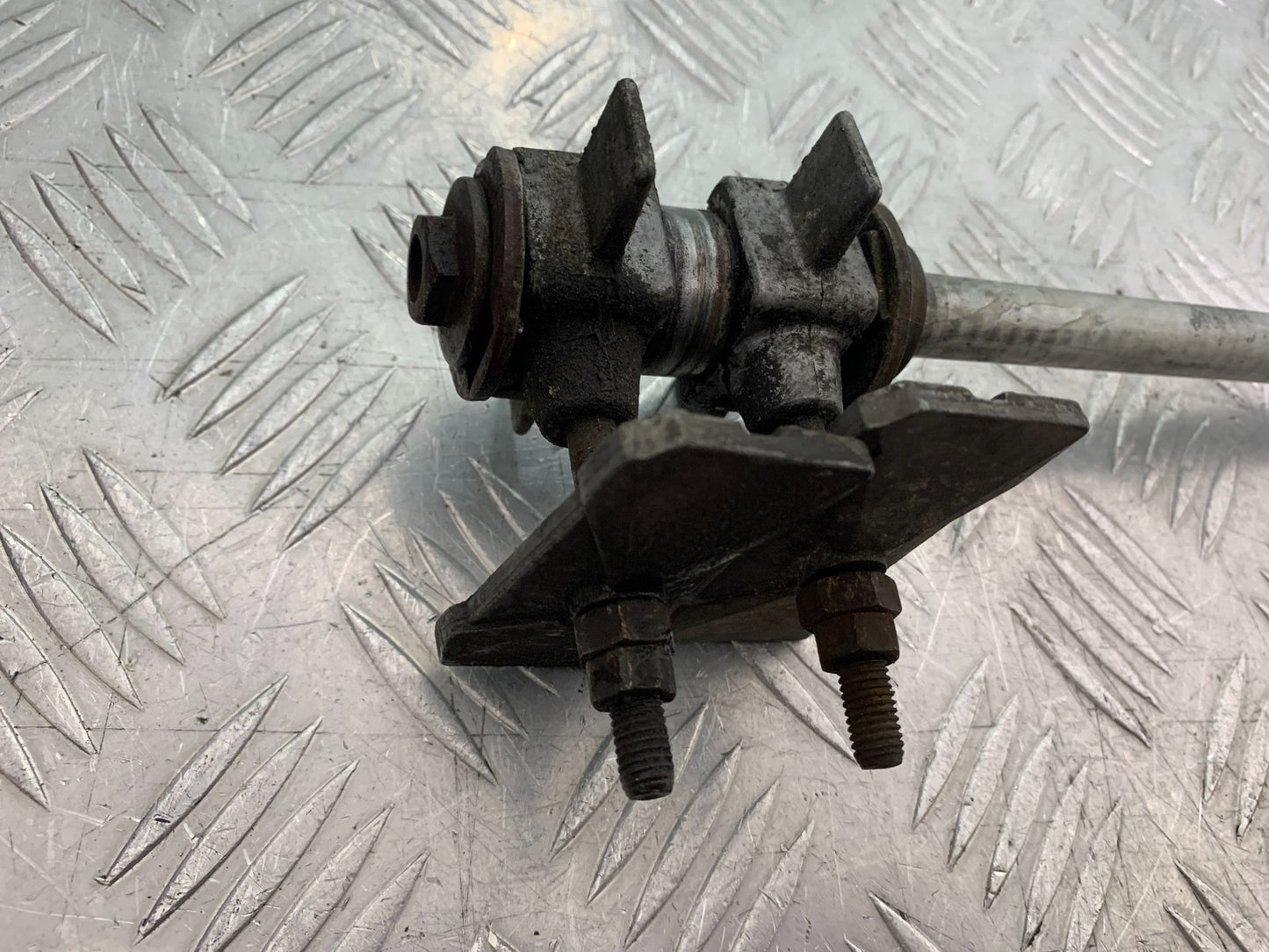 HONDA CB600 CB 600 HORNET REAR WHEEL SPINDLE  YEAR 1998-2002 (CMB1297)
