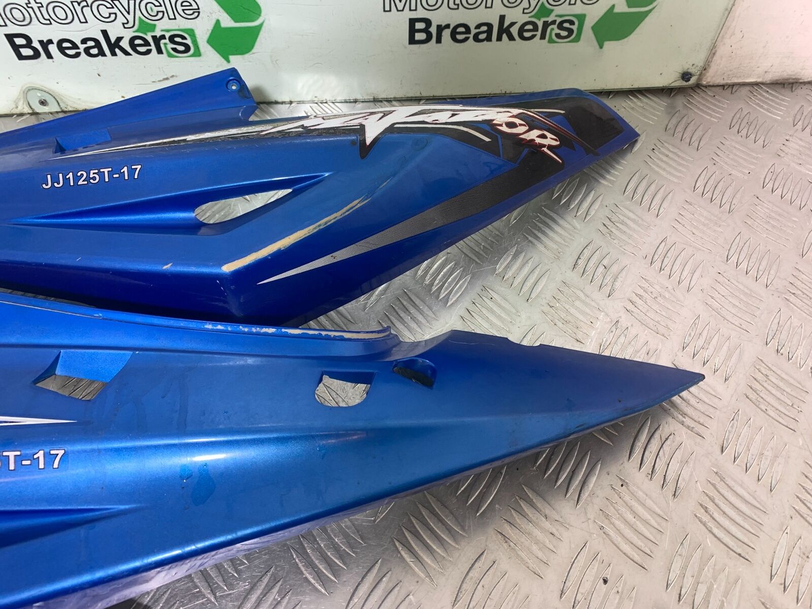 LEXMOTO MATADOR 125 JJ125T-17 SEAT PANELS  (CMB1115)