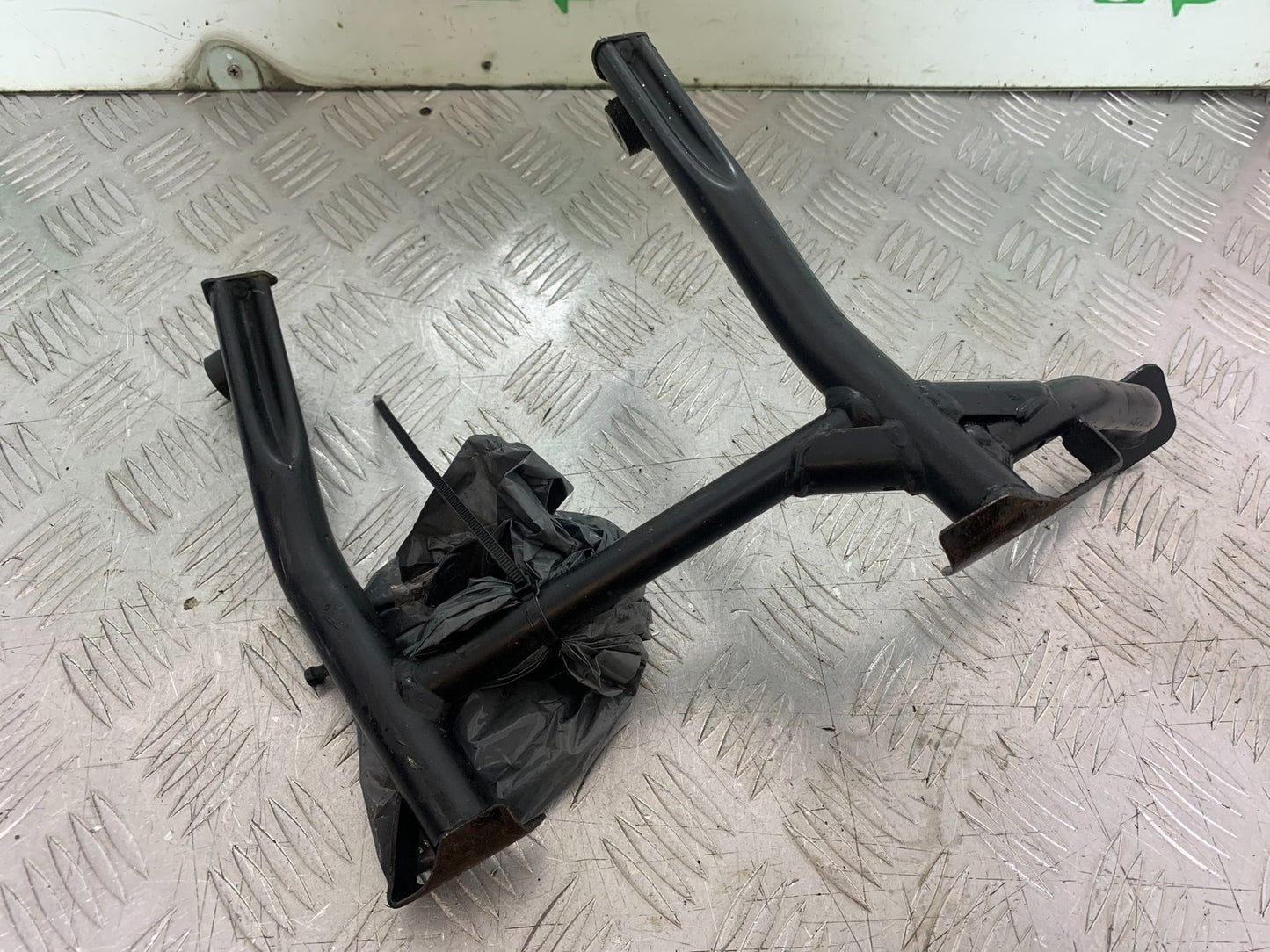TRIUMPH 1050 SPRINT GT CENTER STAND & FIXINGS  YEAR 2010-2016 (CMB1250)