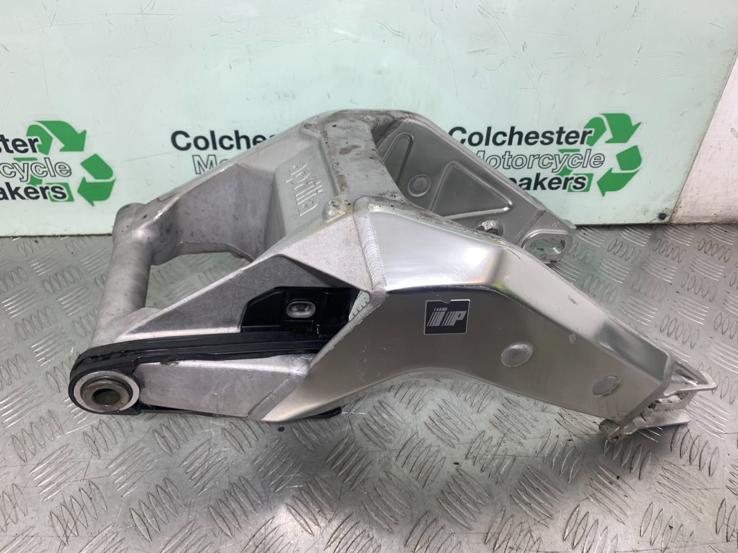 APRILIA RSV1000 R FACTORY MILLE SWINGARM  2004-09 (CMB1203)
