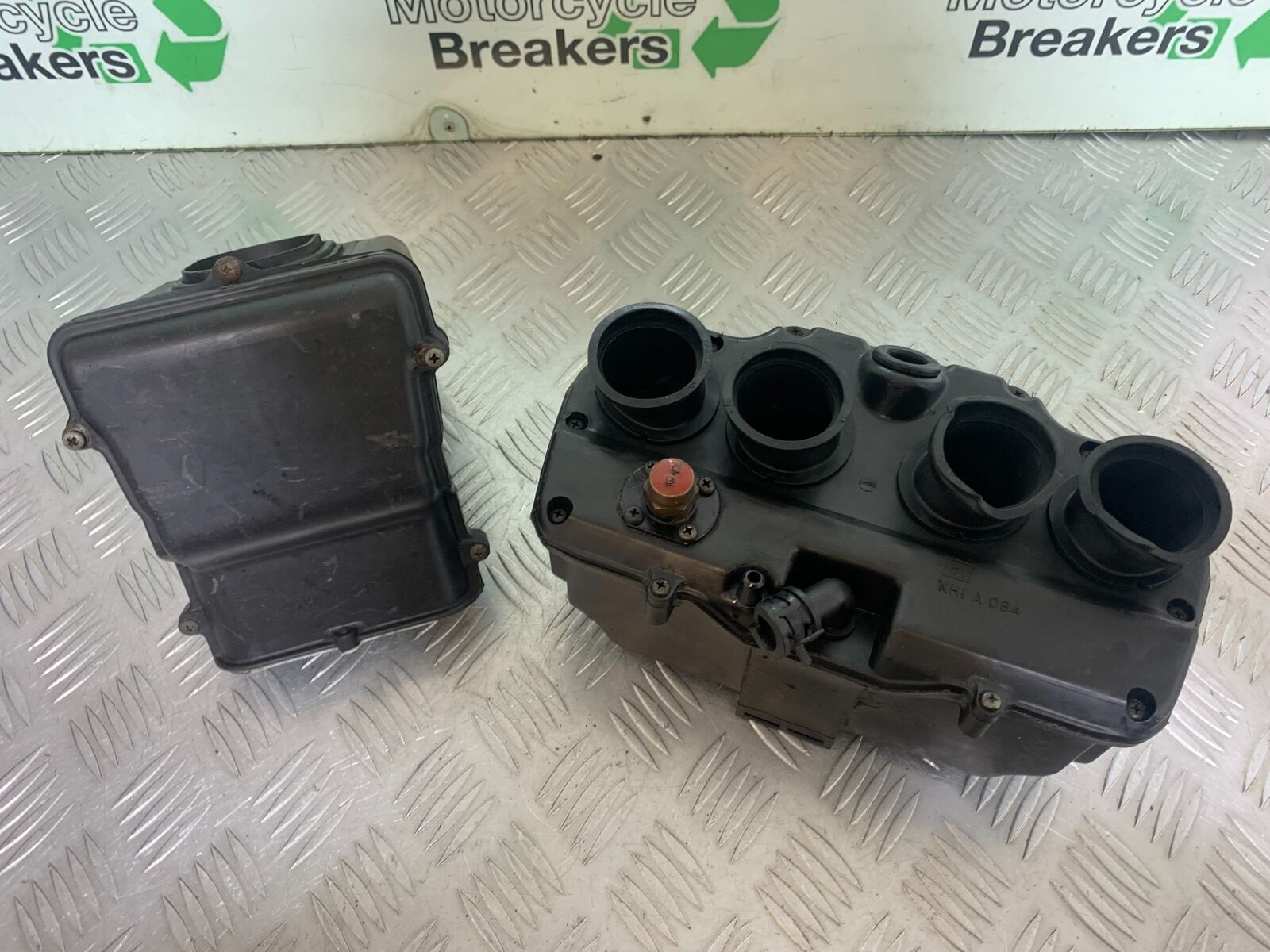 KAWASAKI Z750 ZR750 ZR-7S AIRBOX  YEAR 1999-05 (CMB1135)