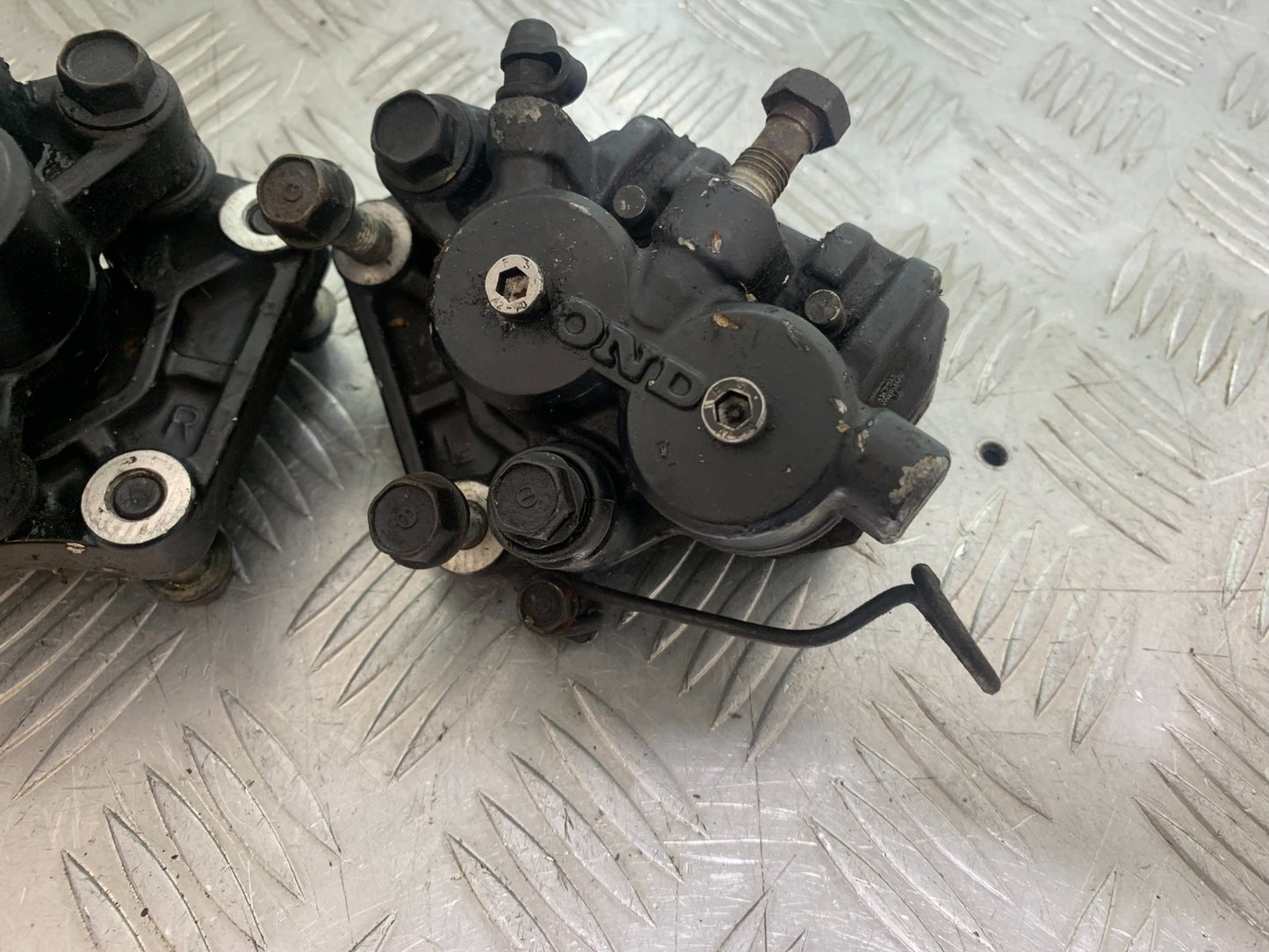 HONDA GL500 GL 500 SILVERWING FRONT BRAKE CALIPERS YEAR 1981-82  (CMB1168)