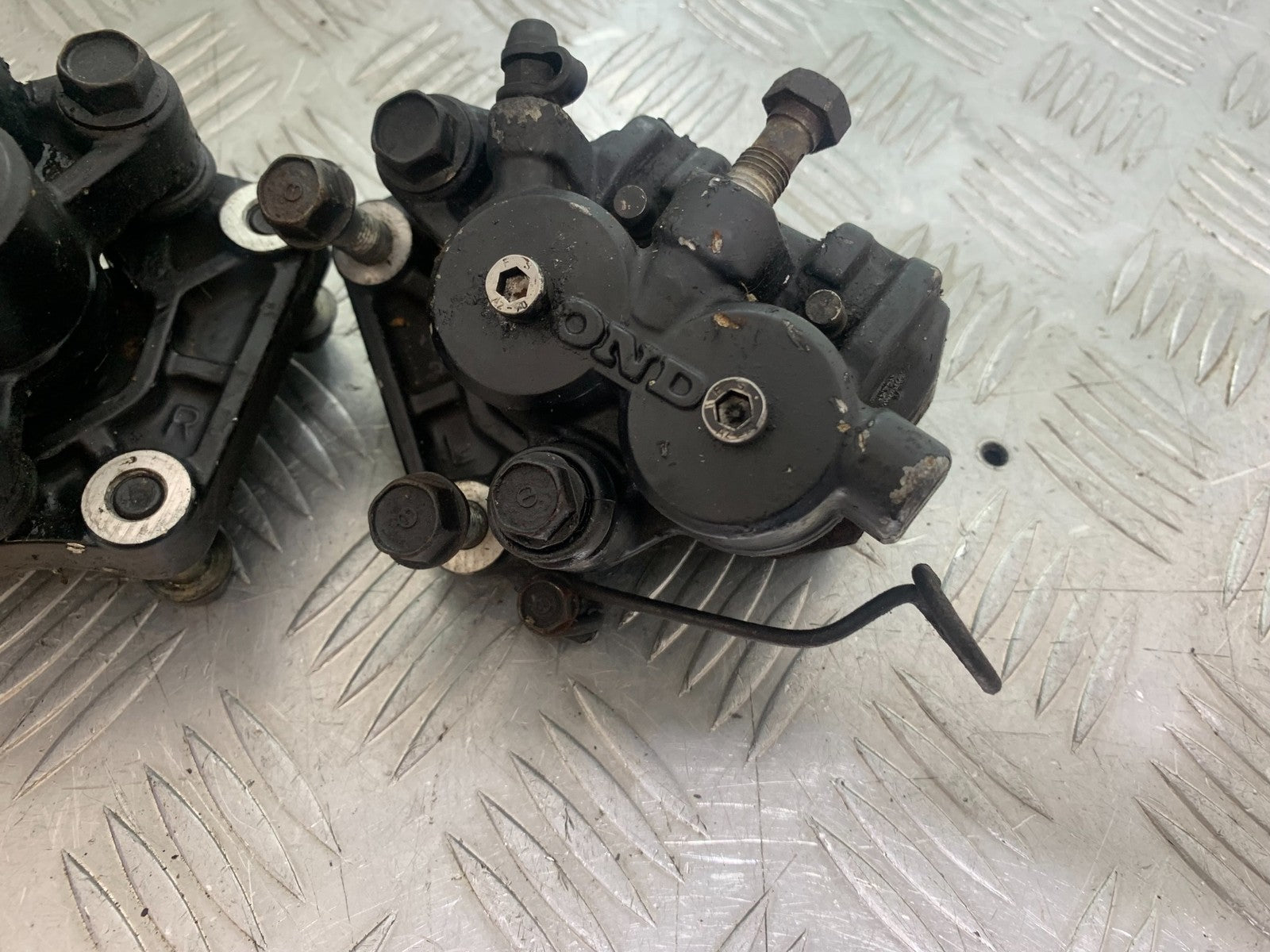 HONDA GL500 GL 500 SILVERWING FRONT BRAKE CALIPERS YEAR 1981-82  (CMB1168)