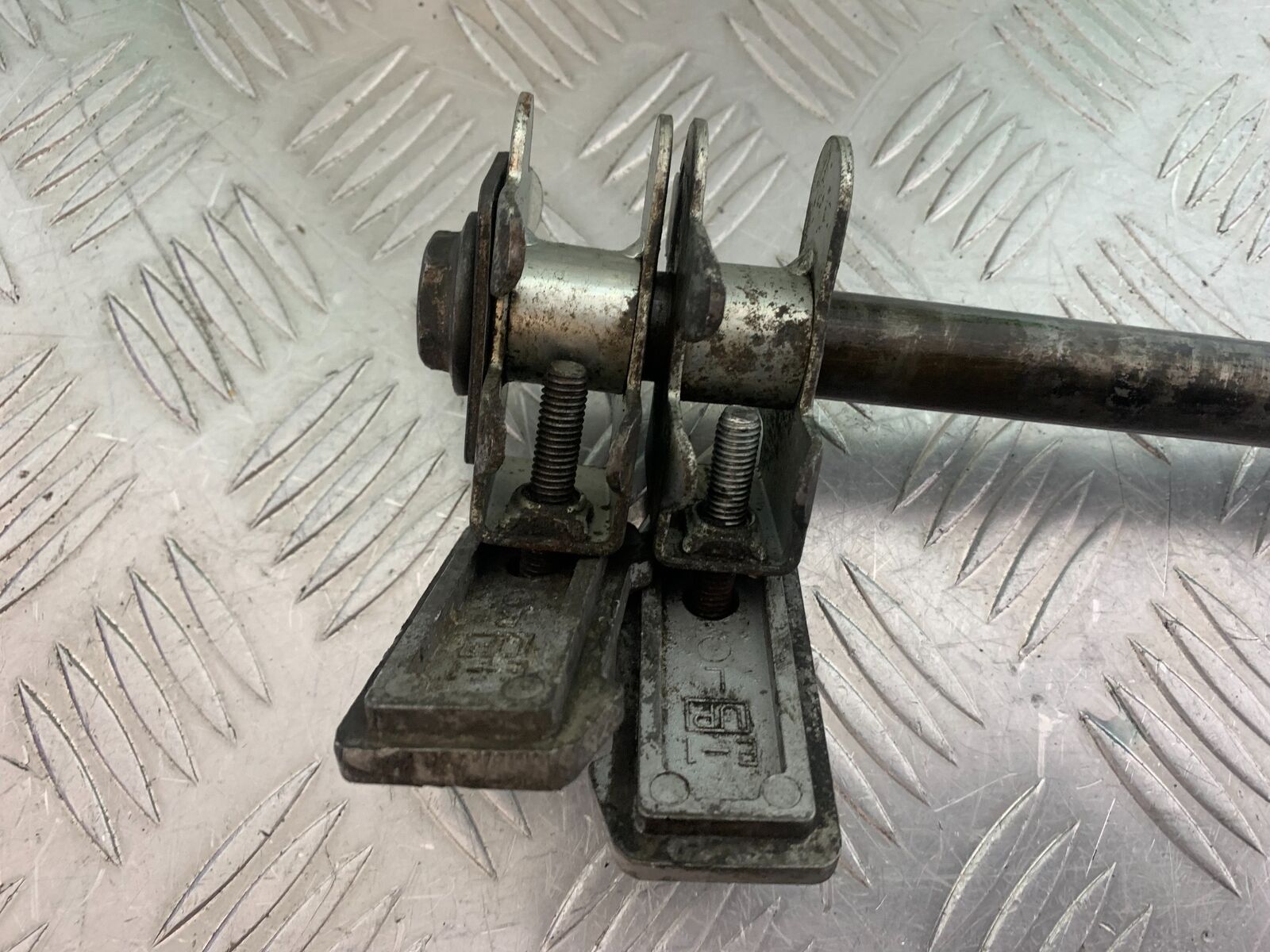 SUZUKI DL 650 V-STROM REAR WHEEL SPINDLE & ADJUSTERS  YEAR 2020 (CMB1117)
