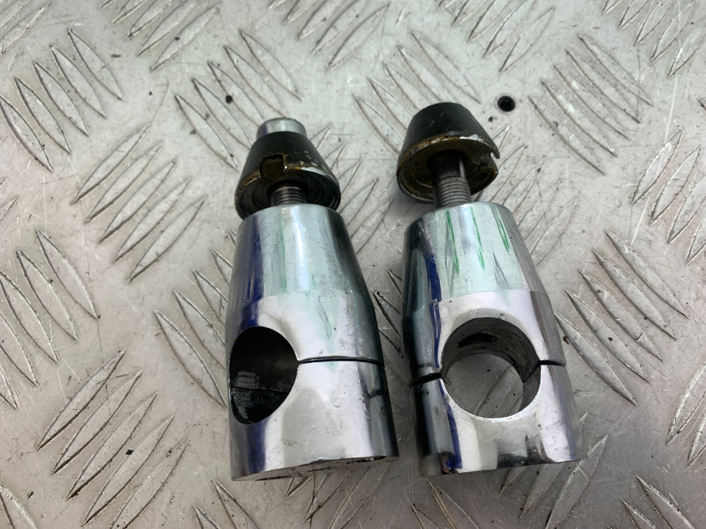 HARLEY DAVIDSON FXS BLACKLINE 1585 HANDLEBAR RISERS  YEAR 2012 (CMB1147)