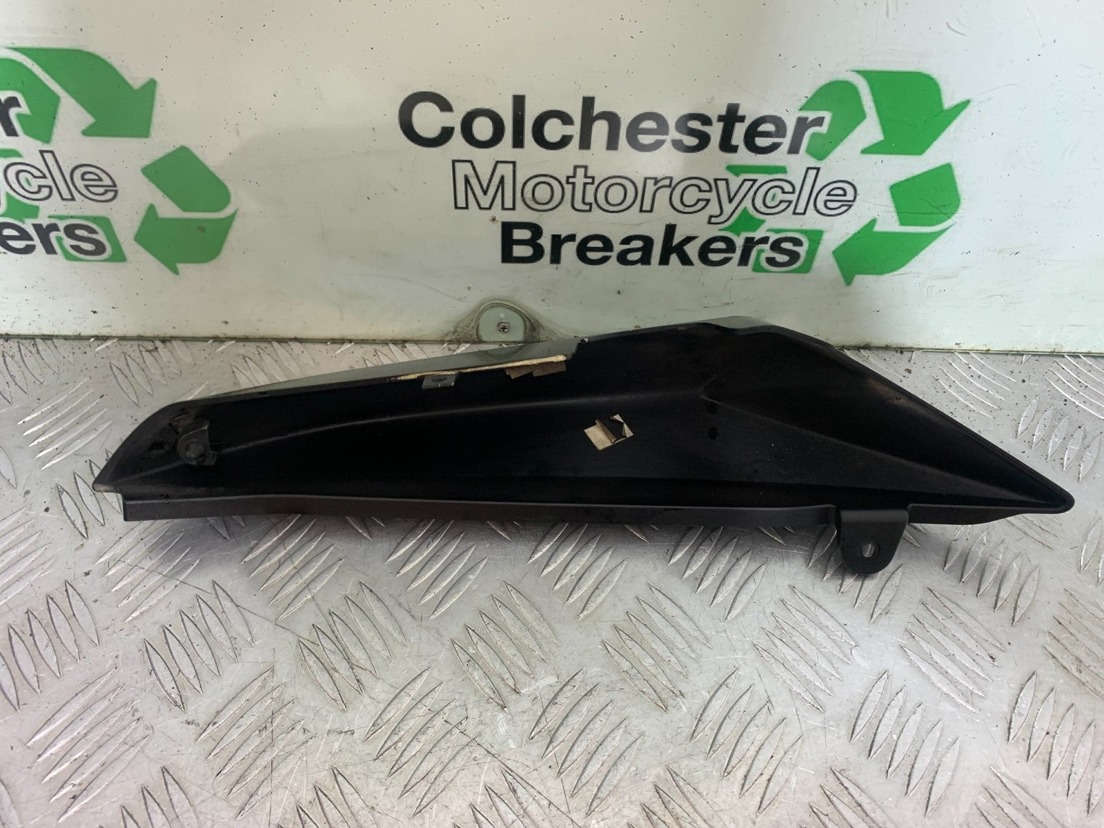 TRIUMPH SPEED TRIPLE R 1050 RIGHT SEAT PANEL  2009 (CMB1183)