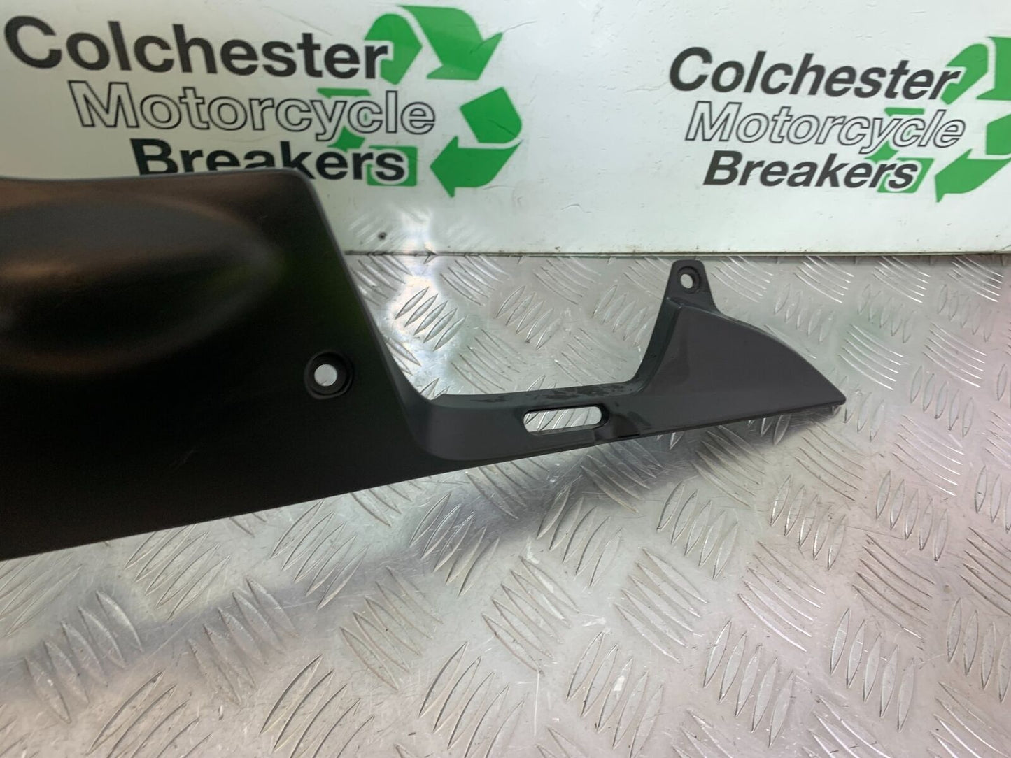 HONDA CBR500R CBR 500 R LEFT SEAT PANEL   YEAR 2016 (CMB1066)