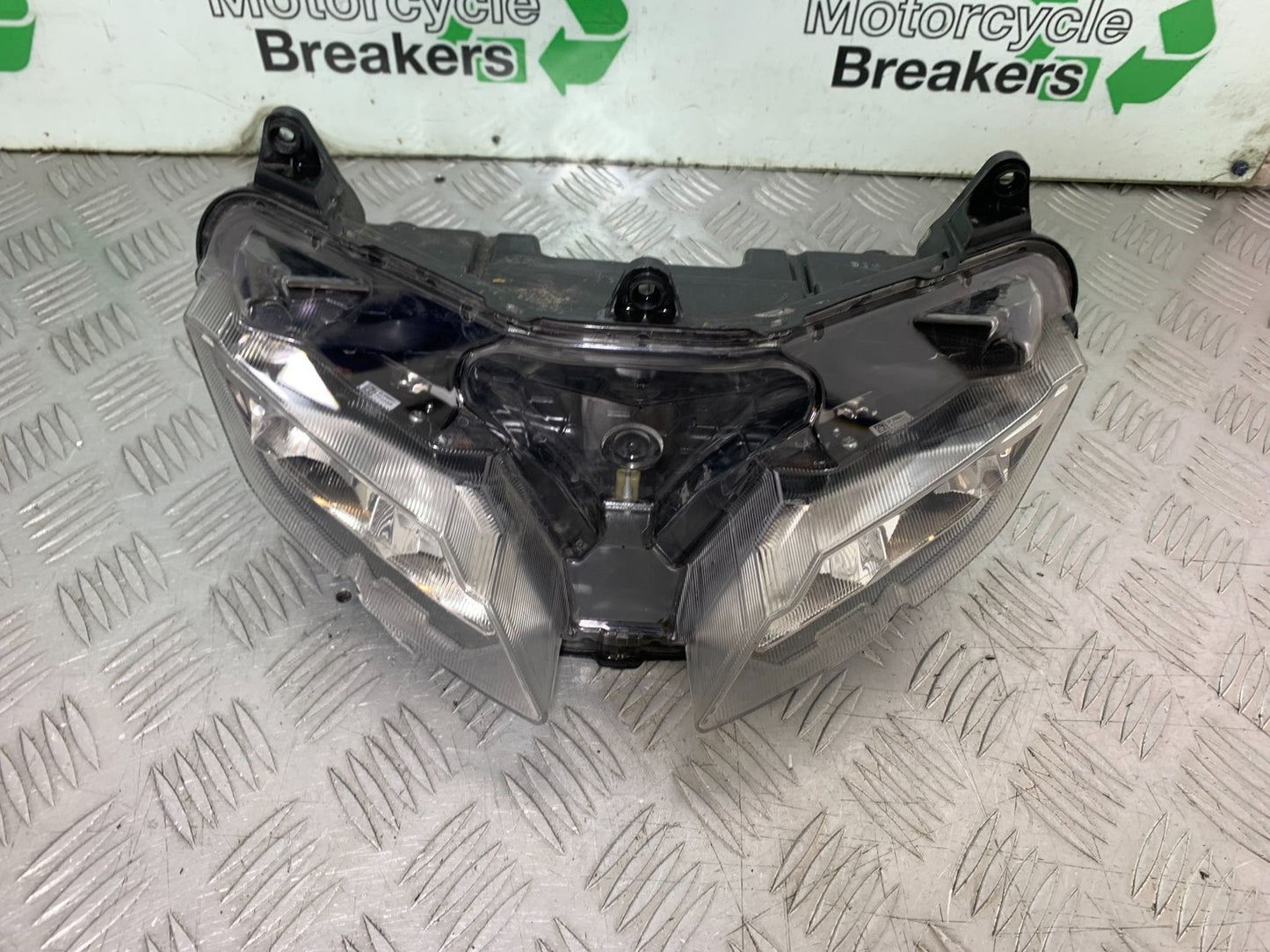 YAMAHA YZF-R125 YZF 125 HEADLIGHT  YEAR 2019-2022 (CMB1263)