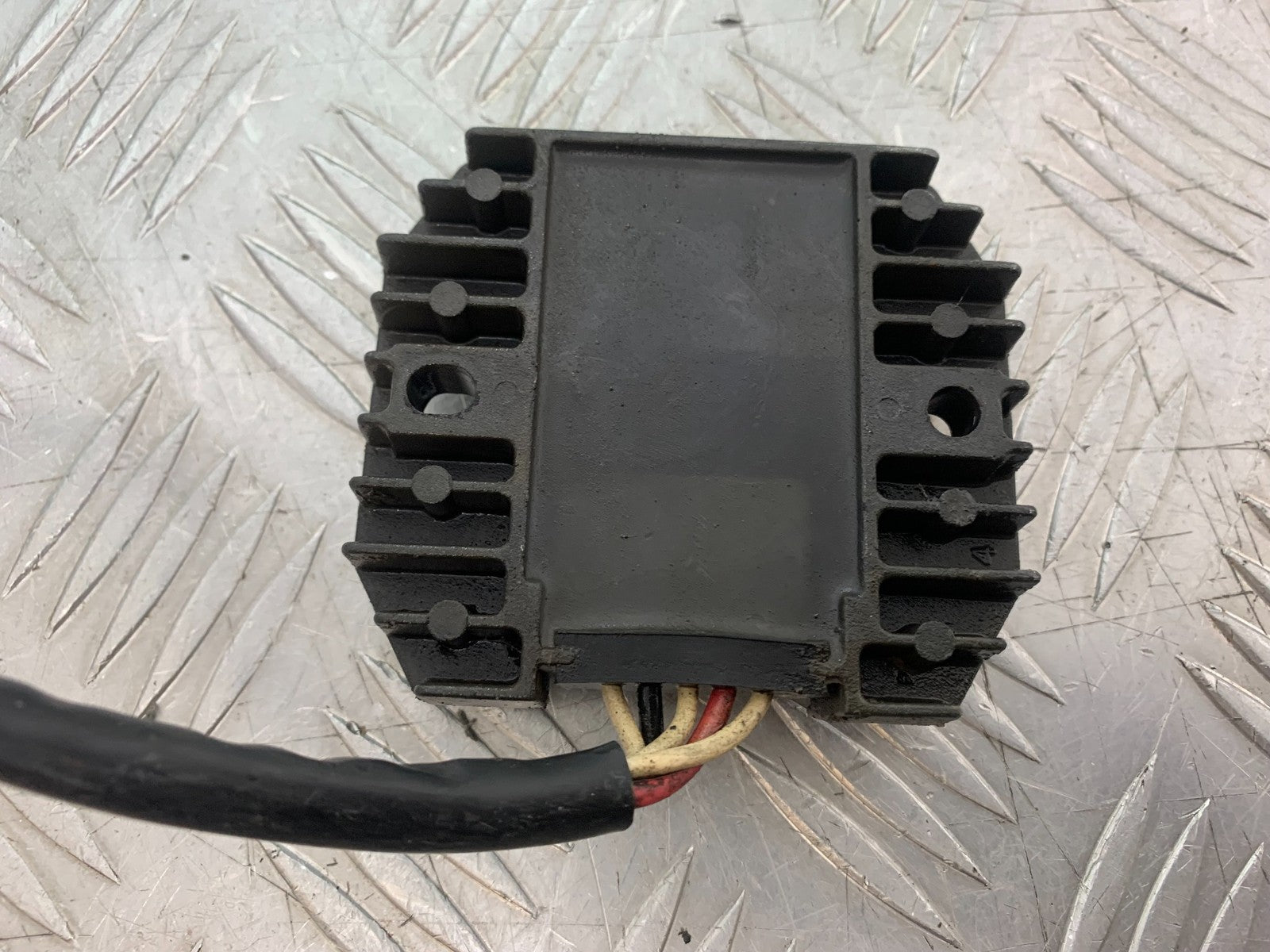 YAMAHA FZS600 FAZER 600 REGULATOR   YEAR 1998-2001 (CMB1267)