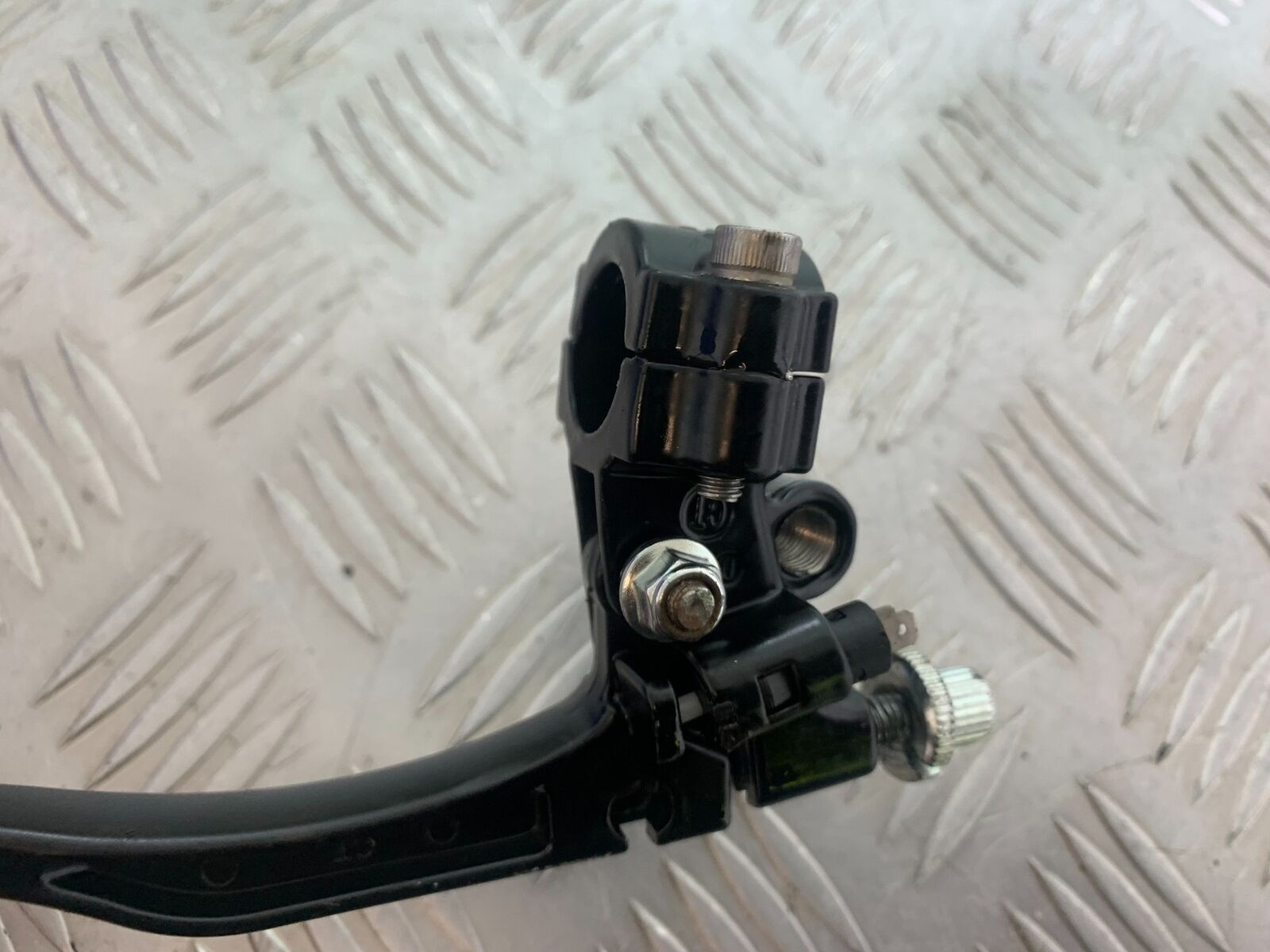 SINNIS TERRAIN 125 CLUTCH LEVER AND BRACKET   YEAR 2024 (CMB1072)