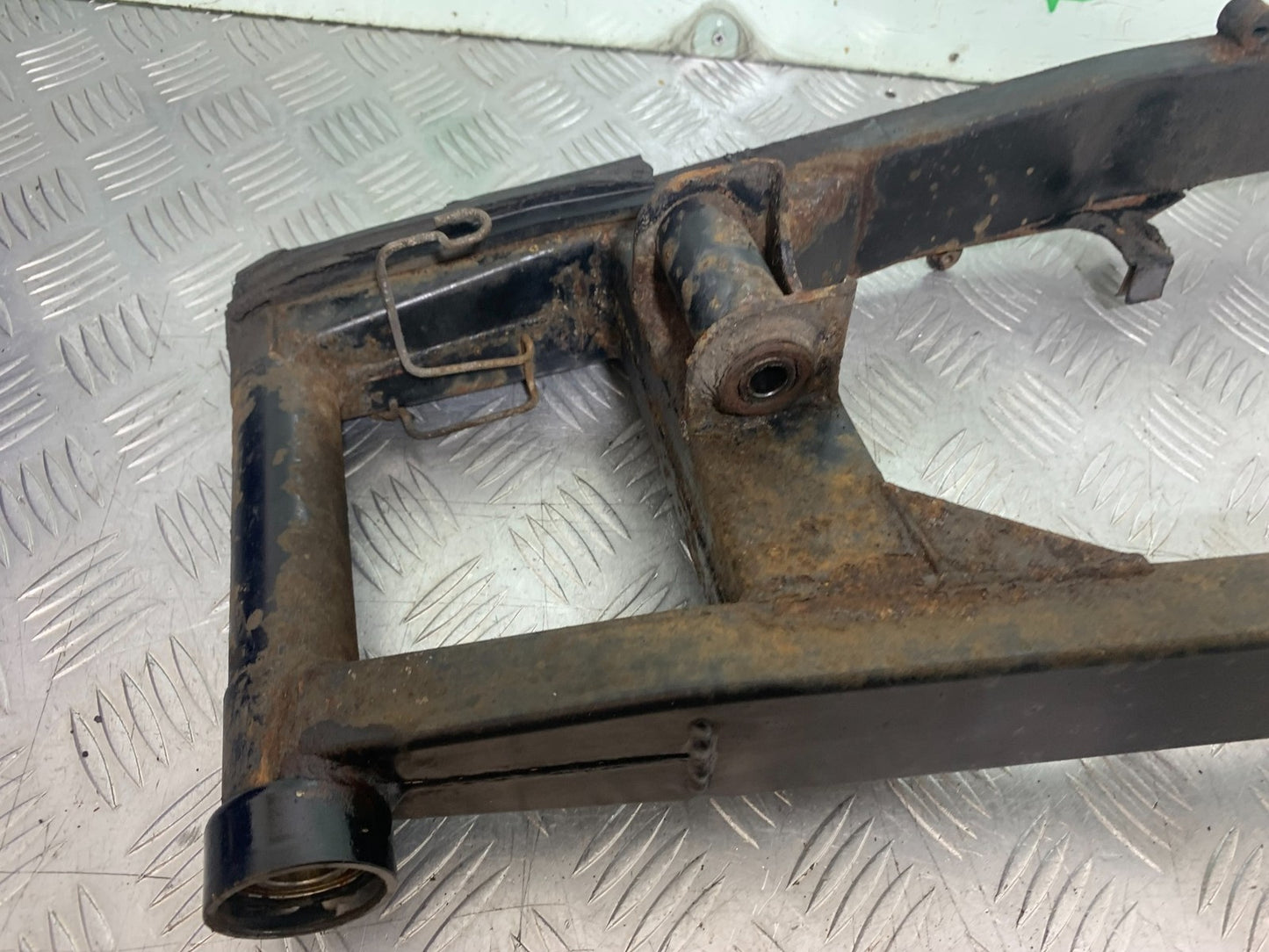 KAWASAKI Z750 Z 750 SWINGARM YEAR 2004-2006  (CMB1234)