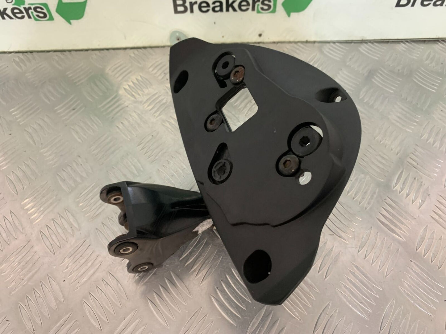 TRIUMPH 675 STREET TRIPLE HEADLIGHT BRACKET YEAR 2008 (STOCK 984)