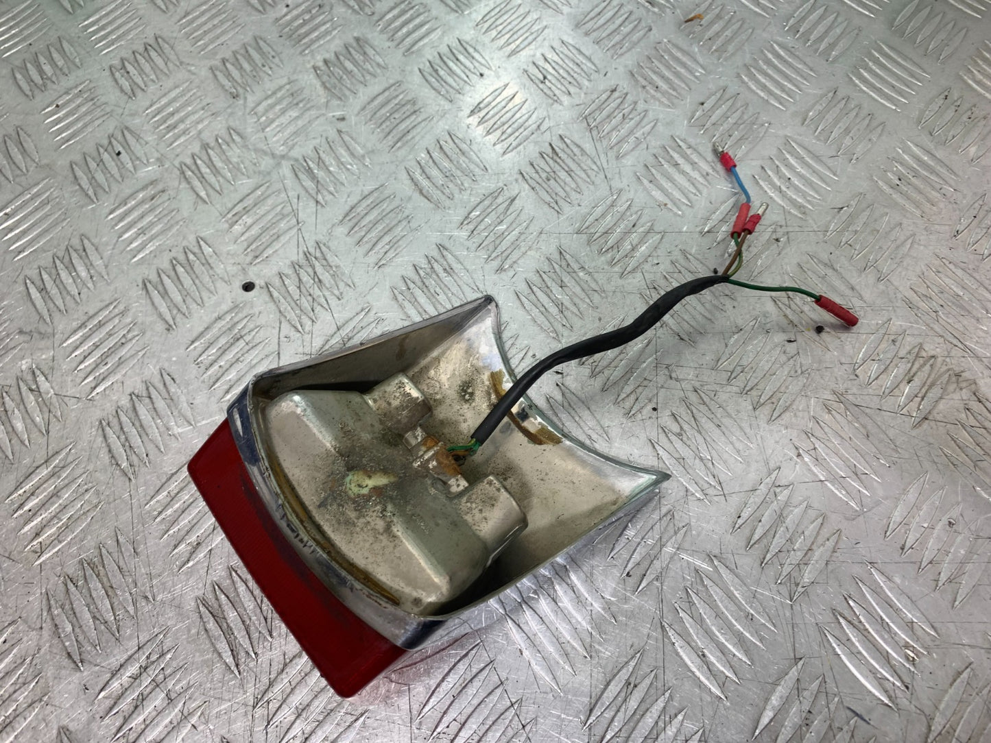 HONDA VT700 VT 700 SHADOW REAR LIGHT  YEAR 1984-85 (CMB1328)
