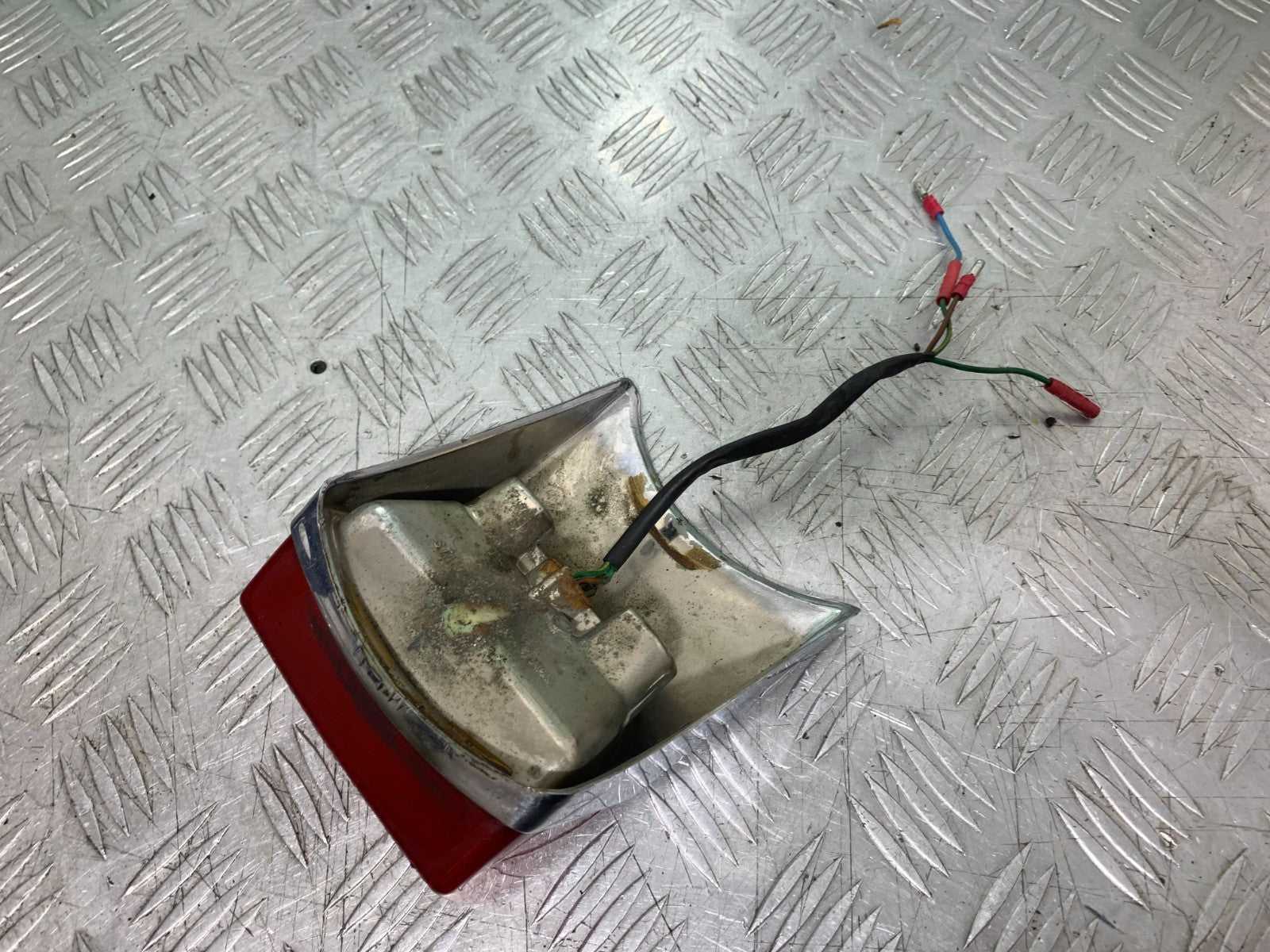 HONDA VT700 VT 700 SHADOW REAR LIGHT  YEAR 1984-85 (CMB1328)