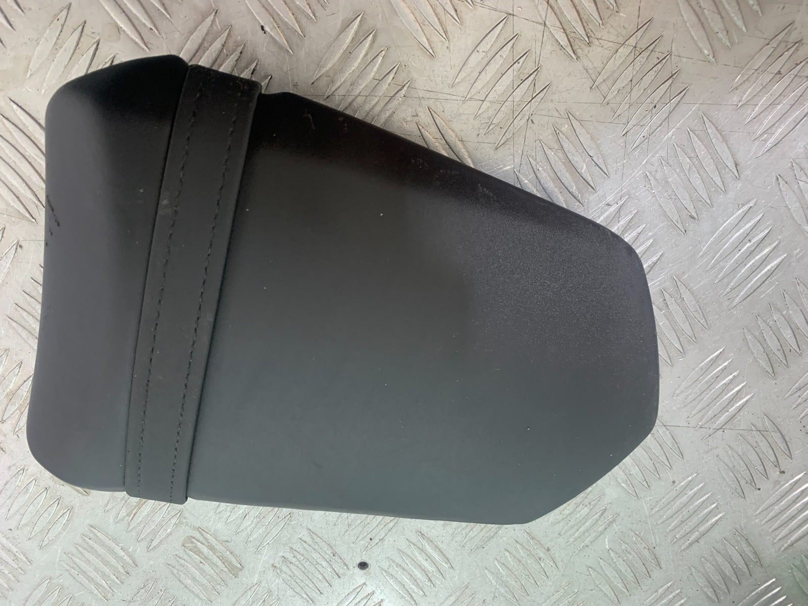 YAMAHA YZF R1 REAR SEAT  YEAR 2004-2006 (CMB1155)